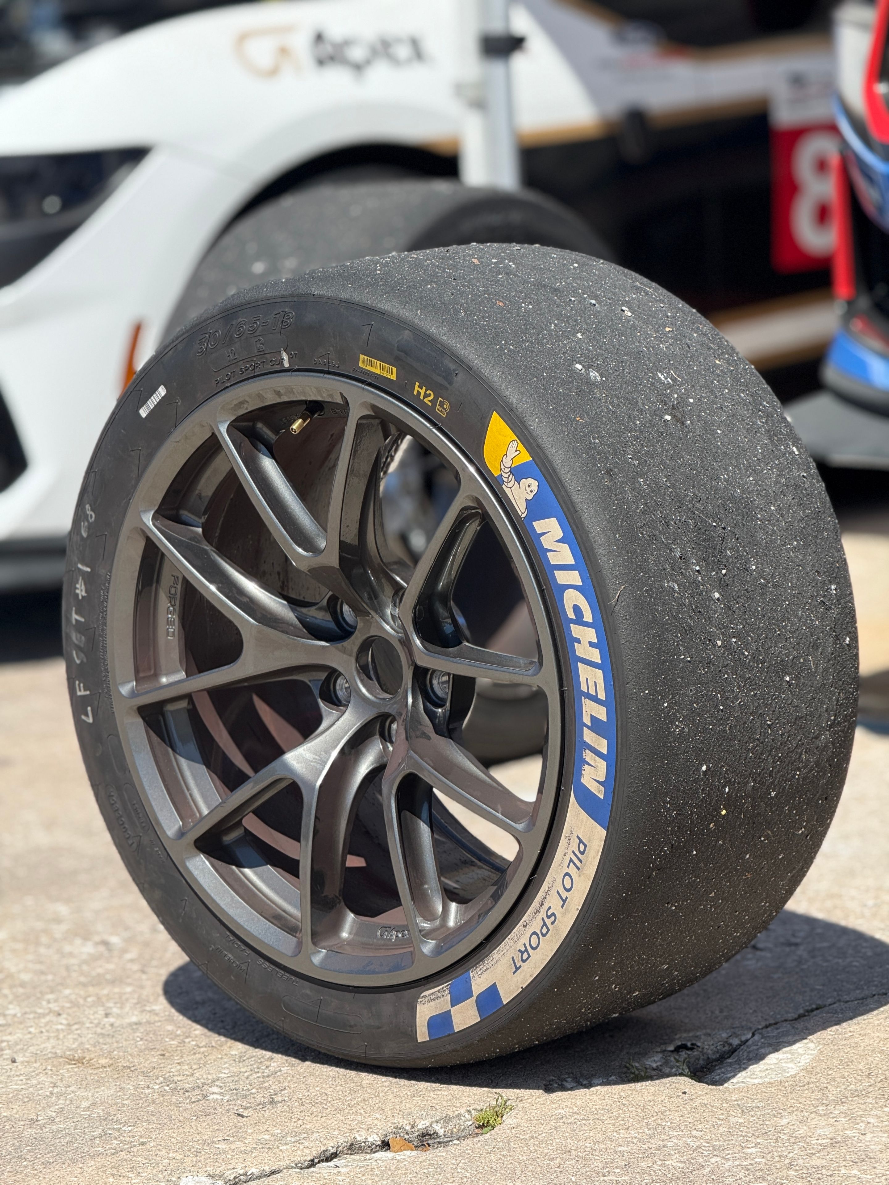 Multicolor Ford Performance Mustang Dark Horse R with 18" VS-5RE Apex wheels in Anthracite