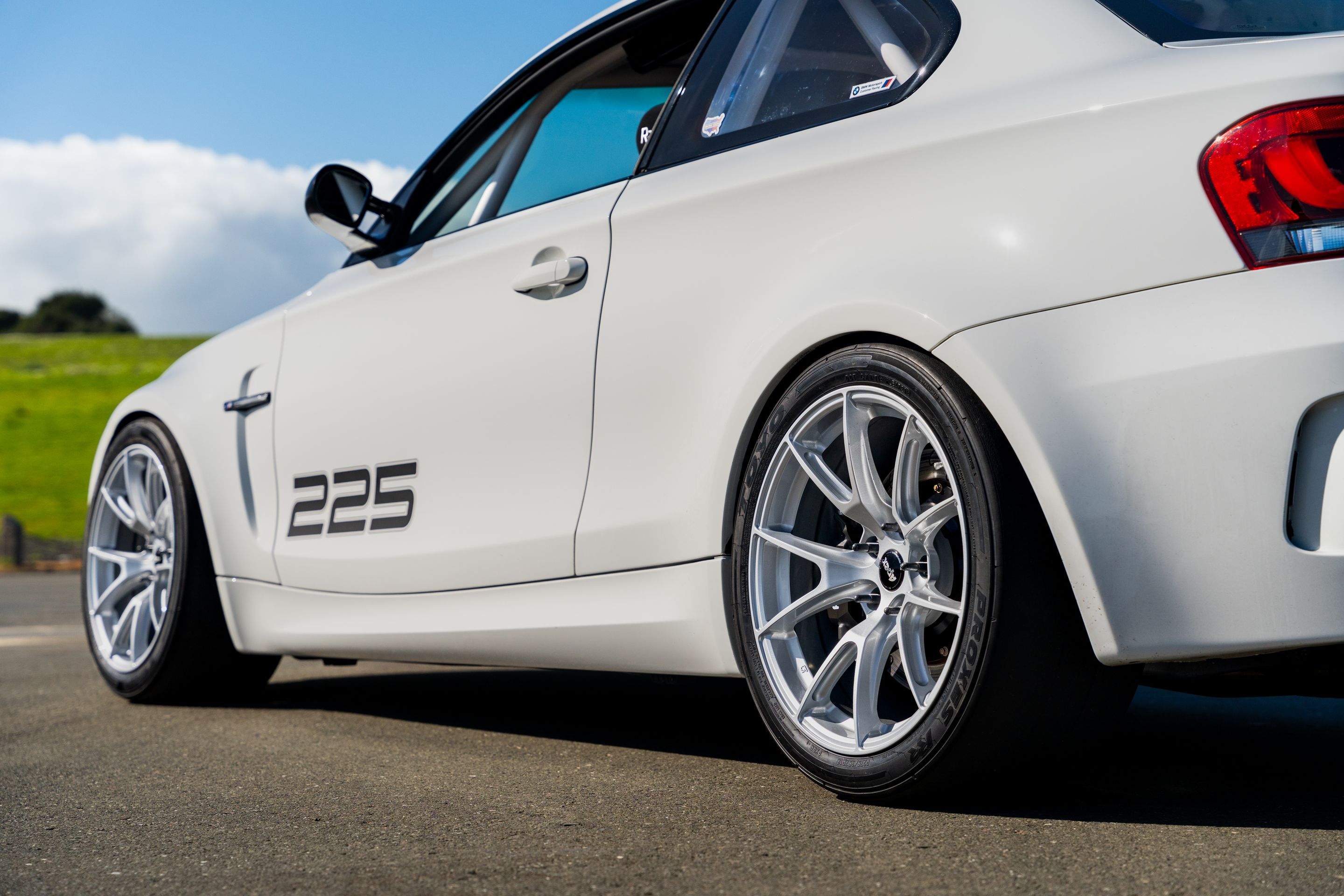 White BMW E82 1M with 18" VS-5 Apex wheels in Race Silver