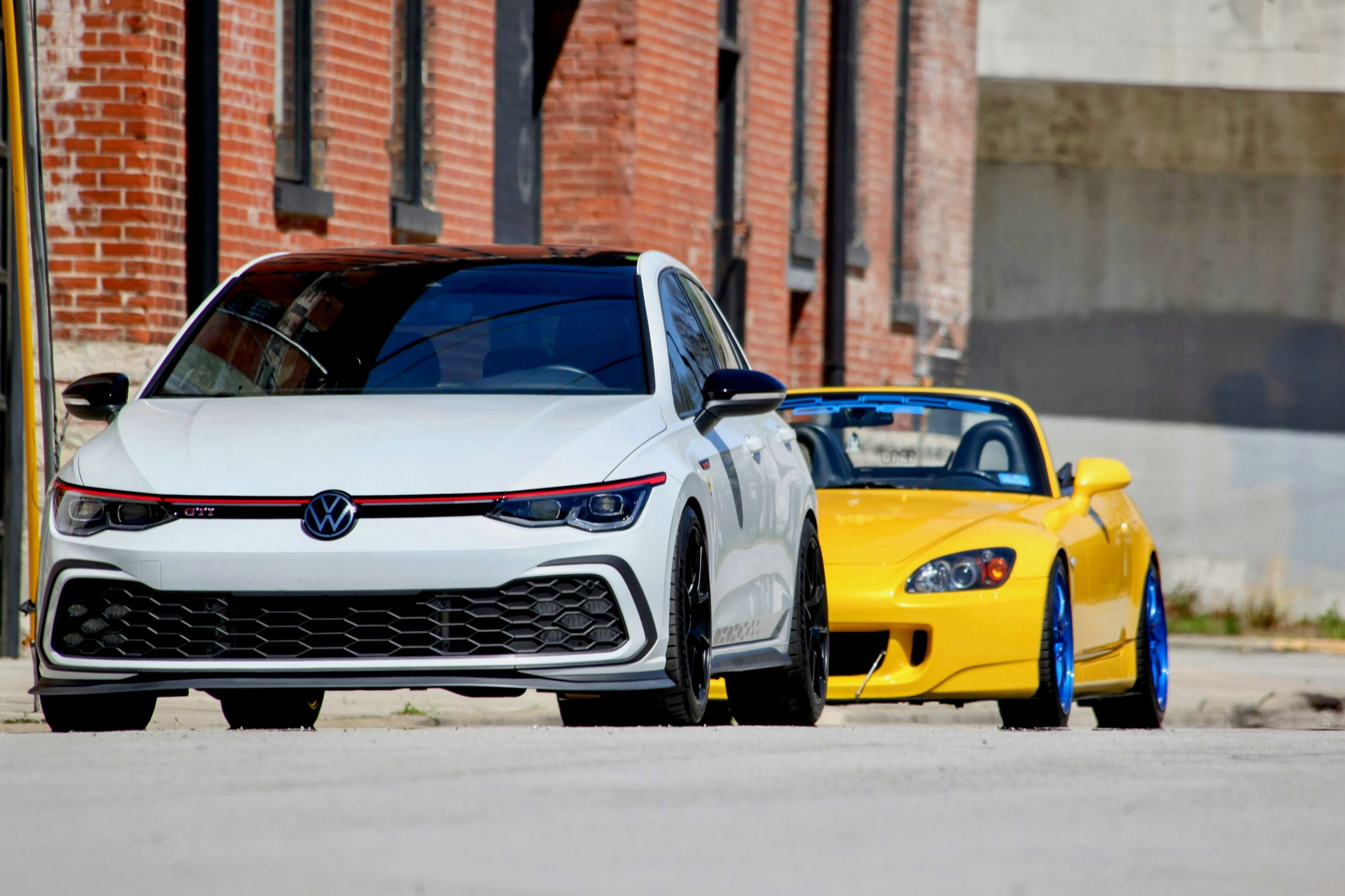 White VW MK8 GTI with 18" VS-5RS Apex wheels in Satin Black