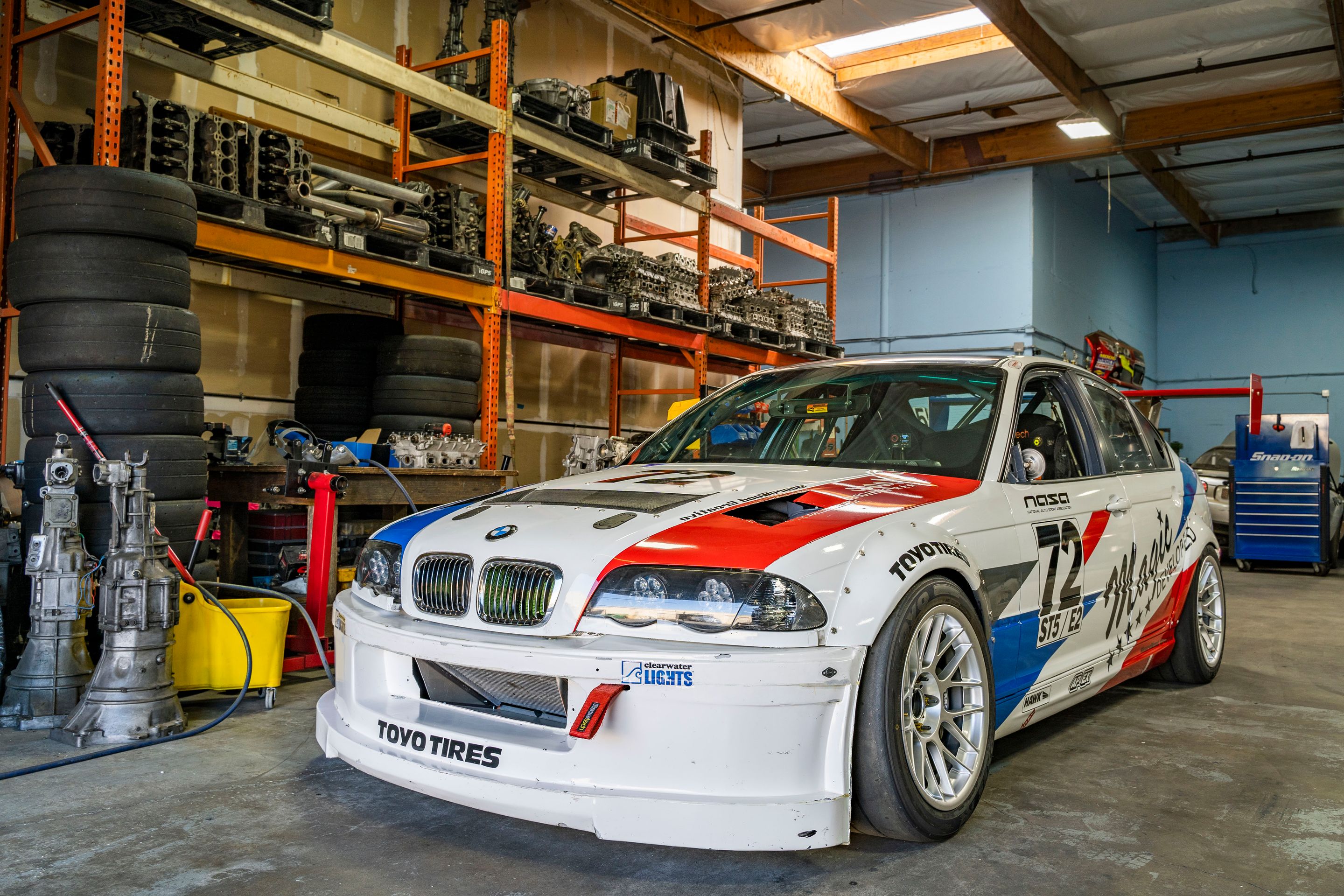 White BMW E46 3 Series with 17" ARC-8 Apex wheels in Hyper Silver