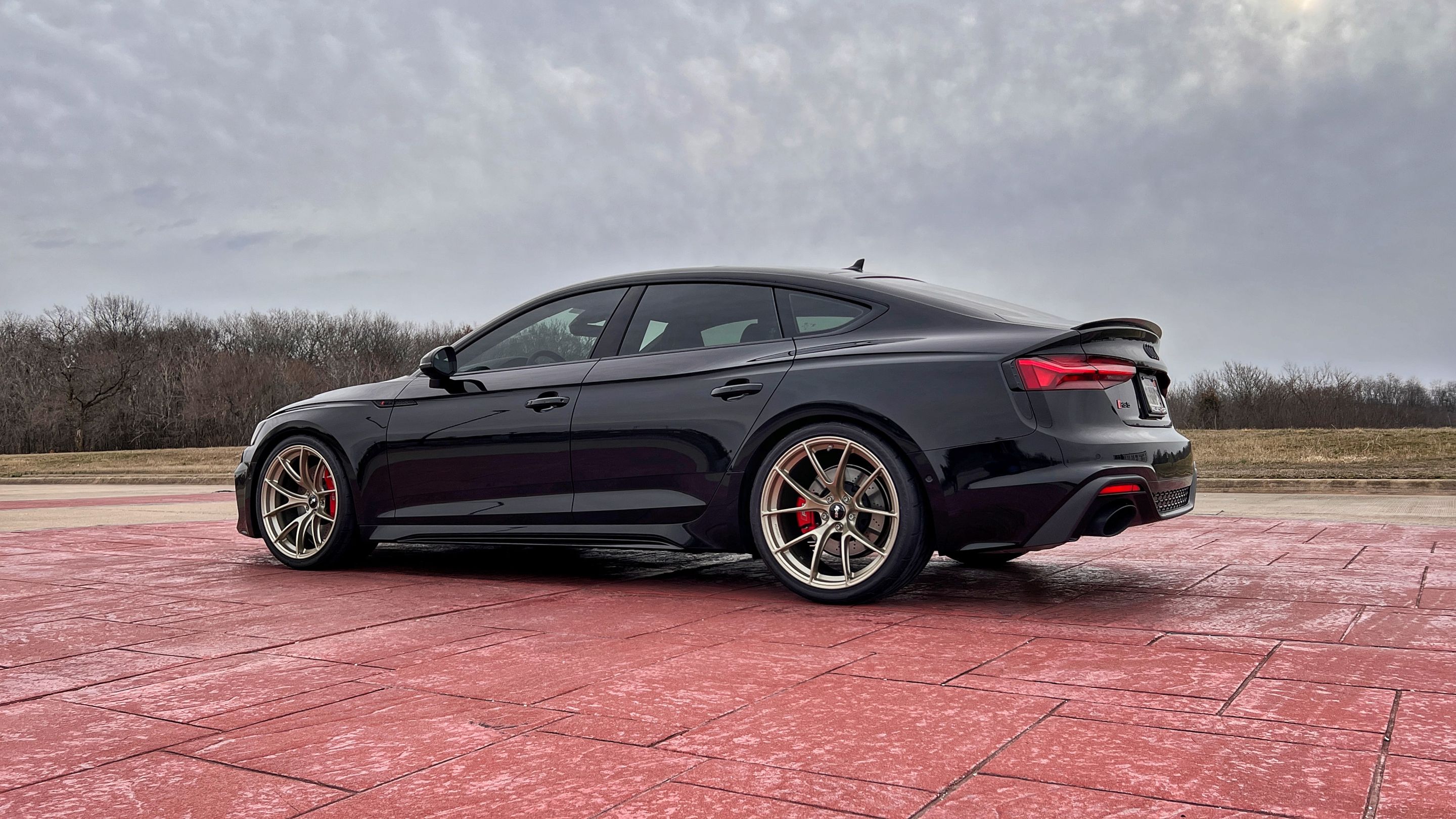 Black Audi B9 RS 5 Sportback with 20" VS-5RS Apex wheels in Motorsport Gold