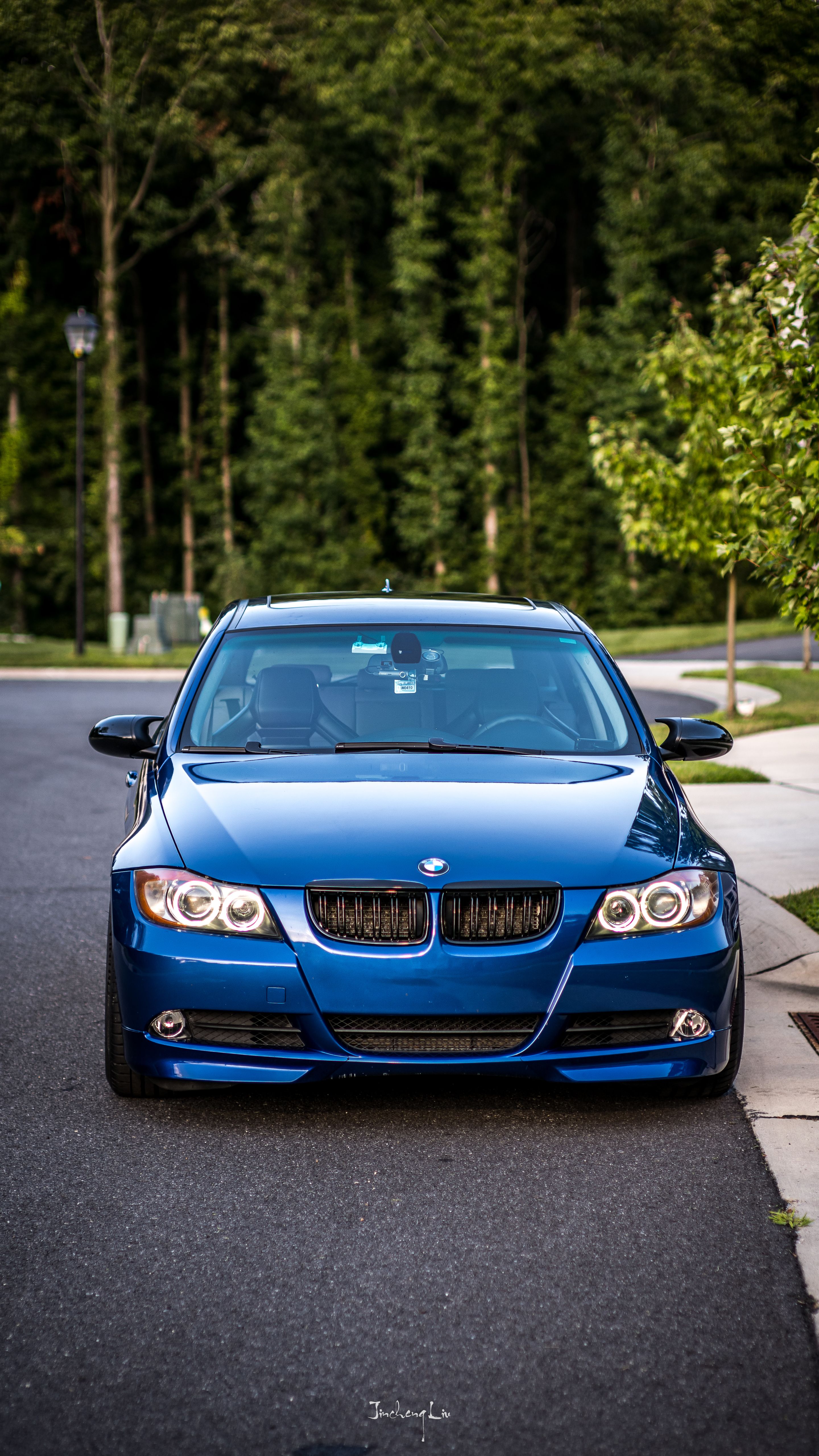 Blue BMW E91 Wagon 3 Series with 18" ARC-8 Apex wheels in Anthracite
