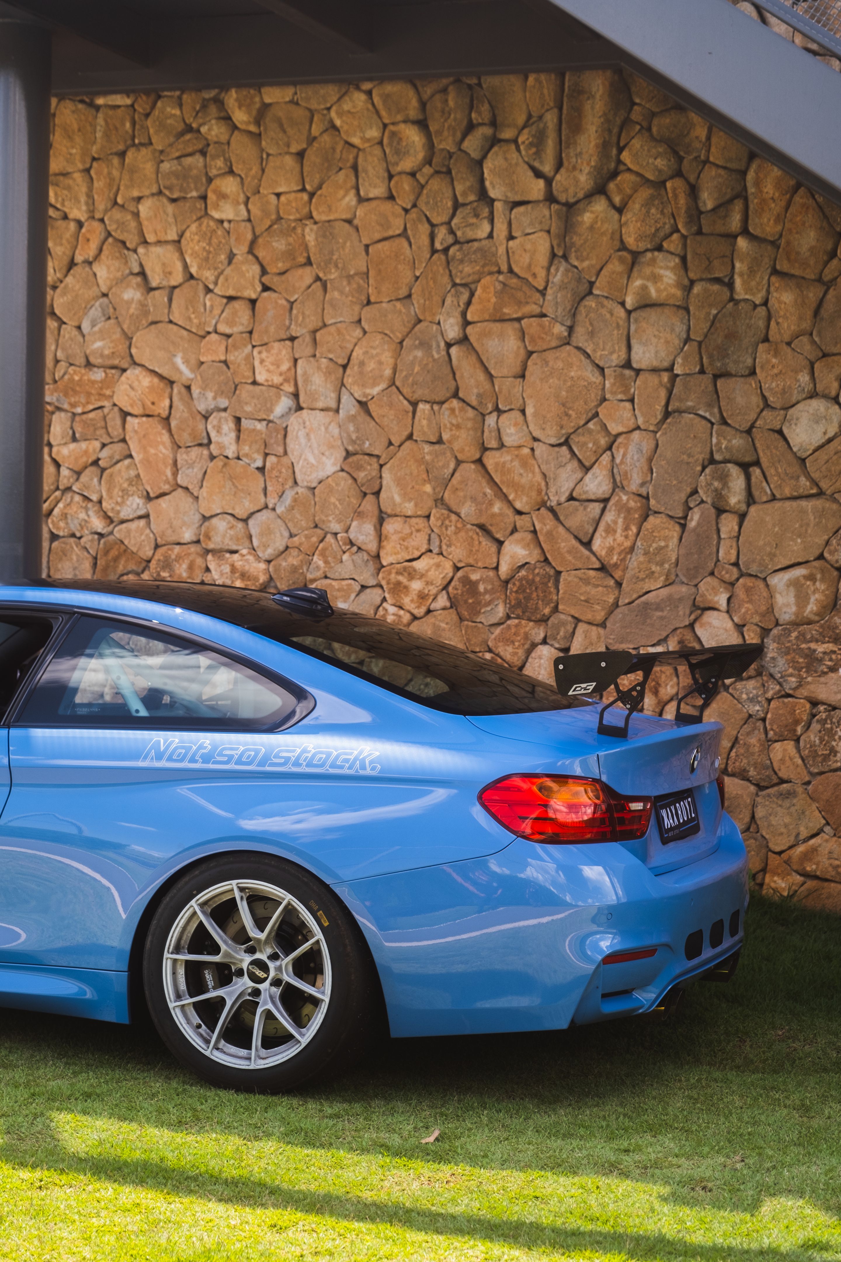 Blue BMW F82 Coupe M4 with 18" VS-5RS Apex wheels in Brushed Clear