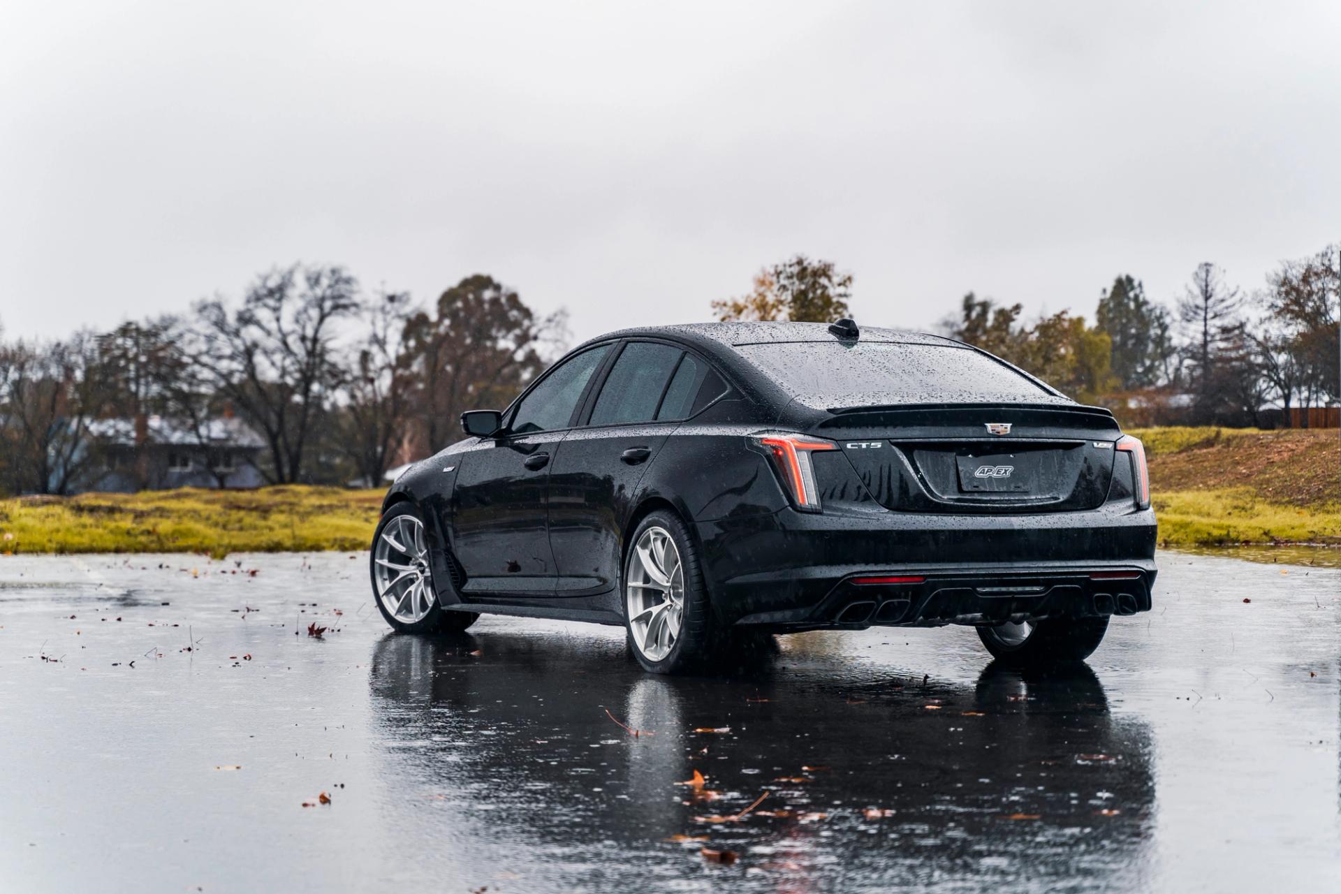 Cadillac CT5-V Blackwing with 19