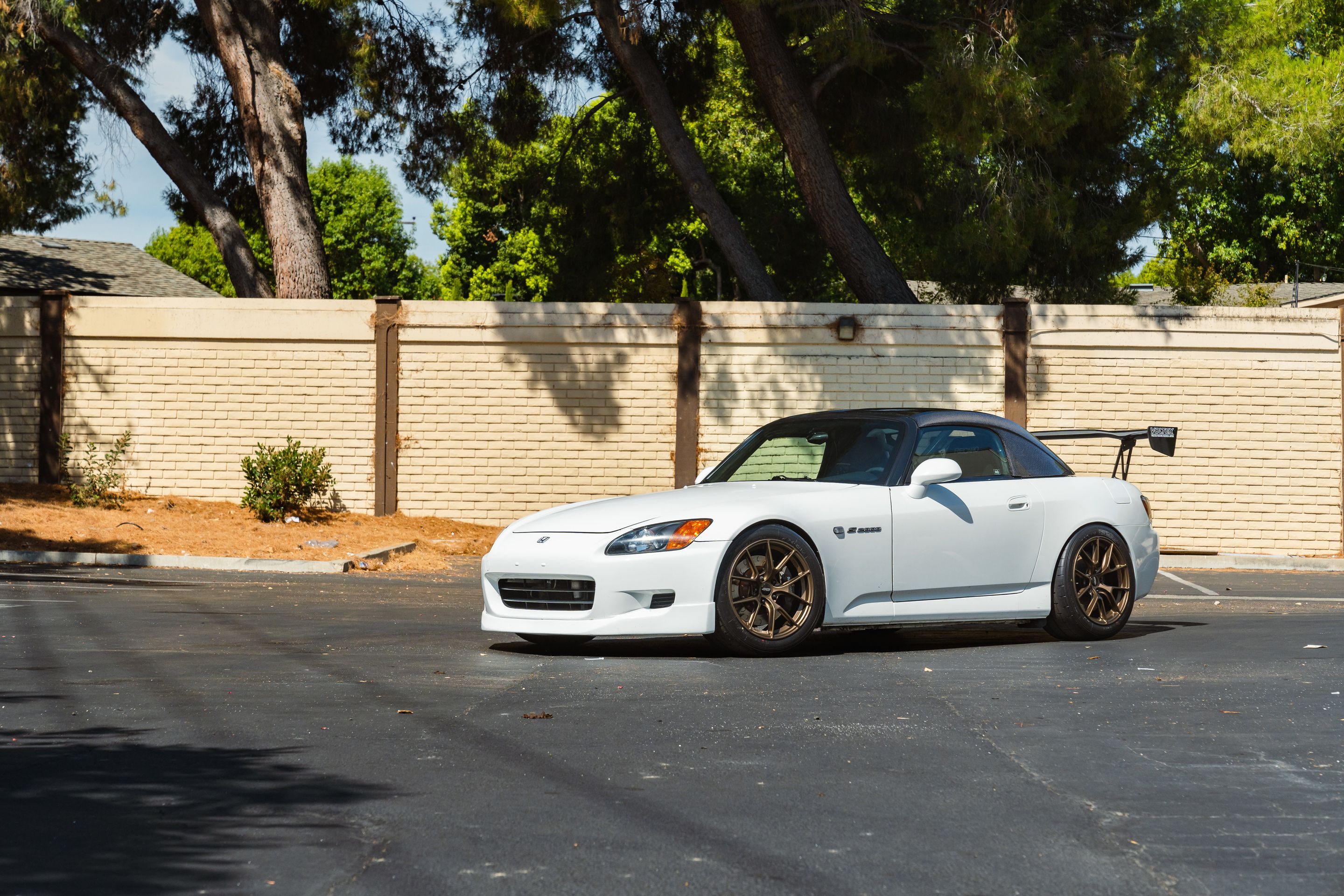 White Honda S2000 with 17" VS-5RS Apex wheels in Satin Bronze
