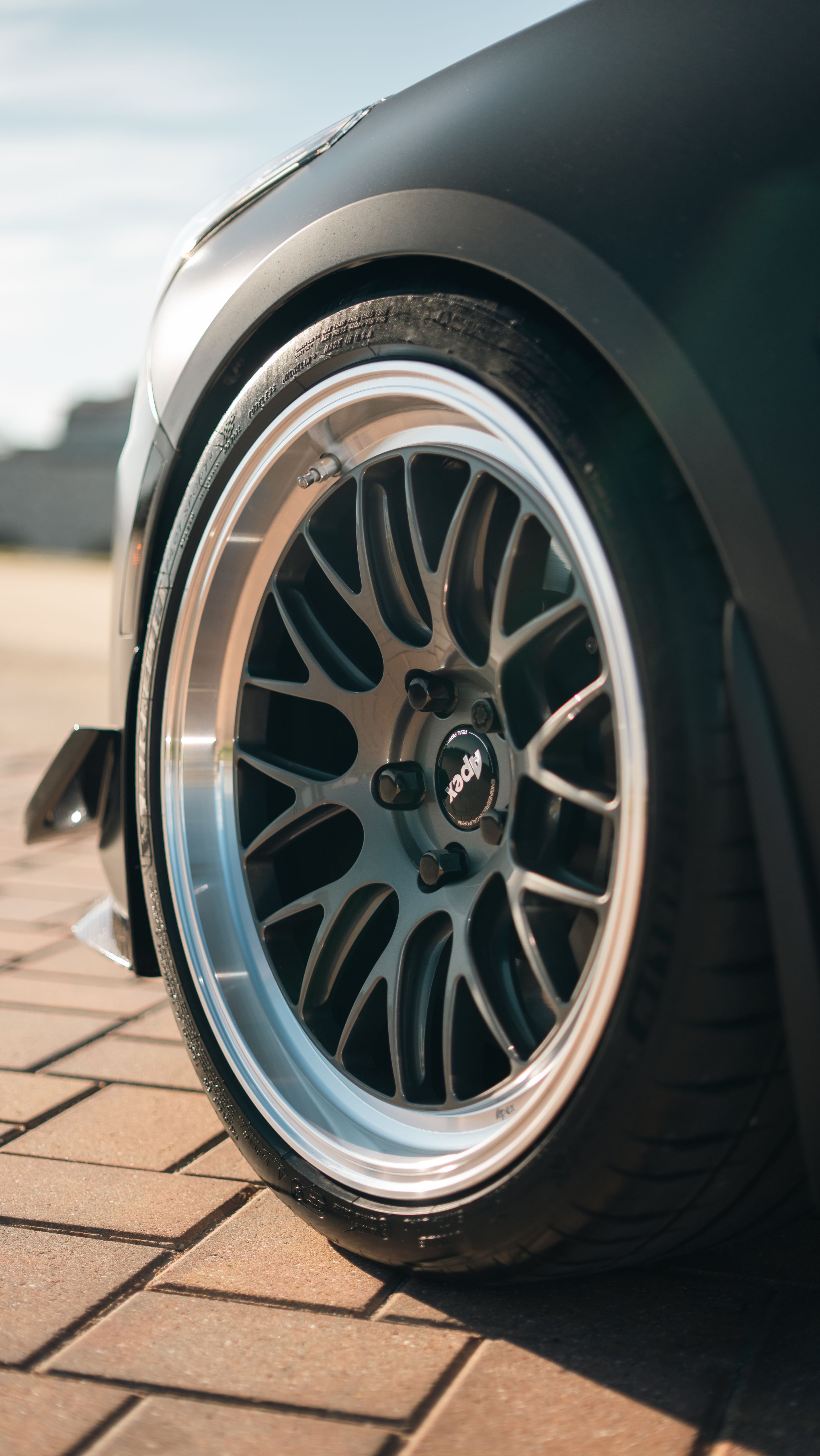 Black Cadillac CT4-V Blackwing with 19" ML-10RT Apex wheels in Machined Lip Anthracite