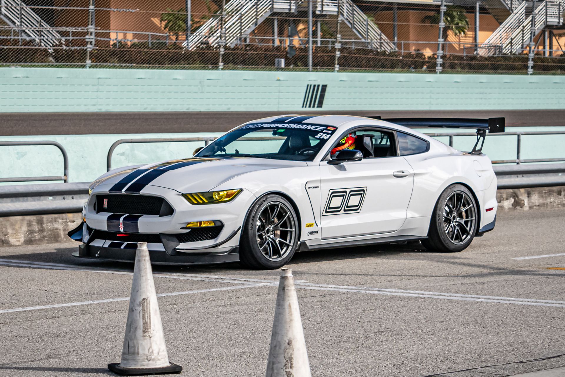 Ford S550 Mustang GT350 with 19