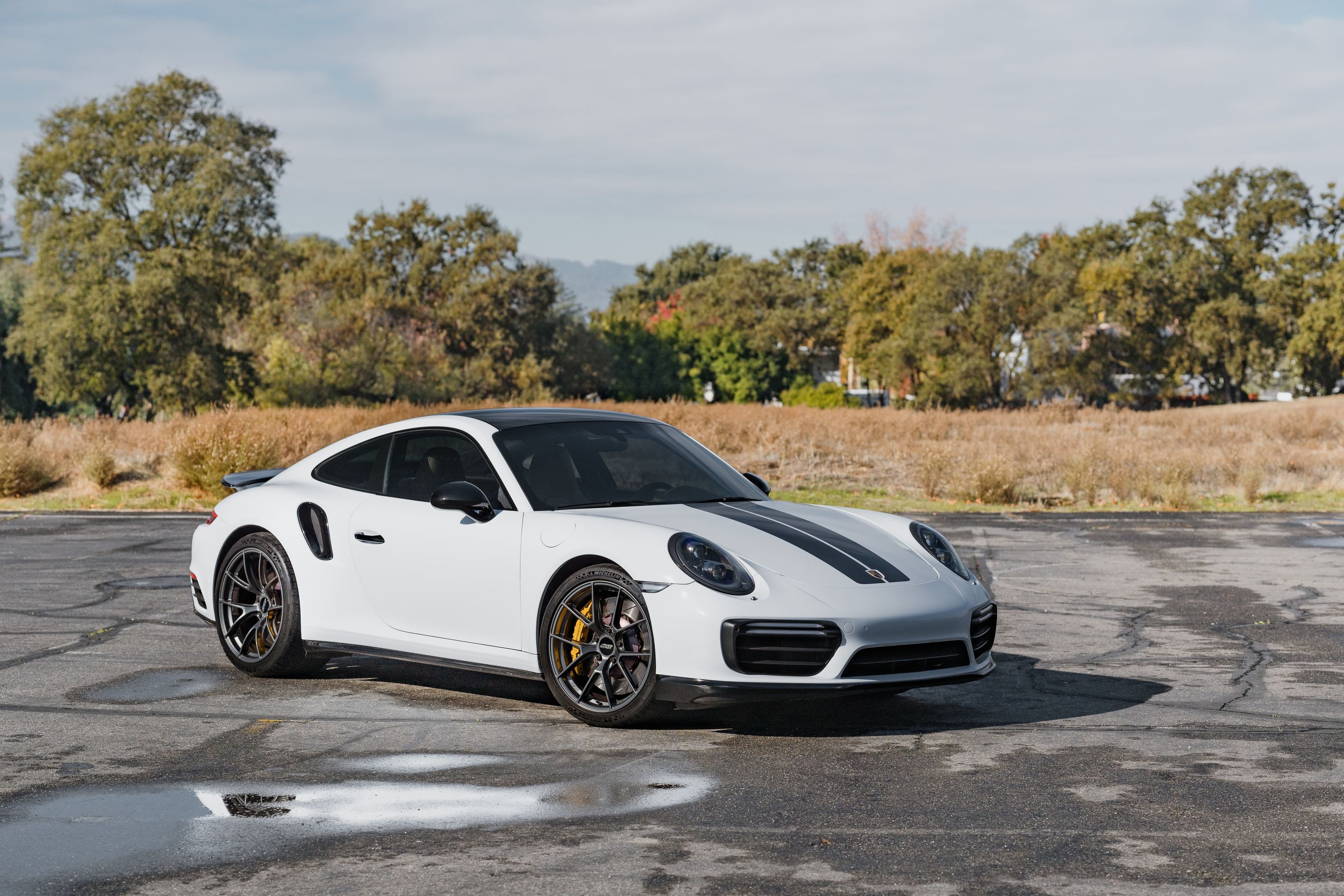 White Porsche 911 991.2 Turbo S with 20" VS-5RS Apex wheels in Anthracite