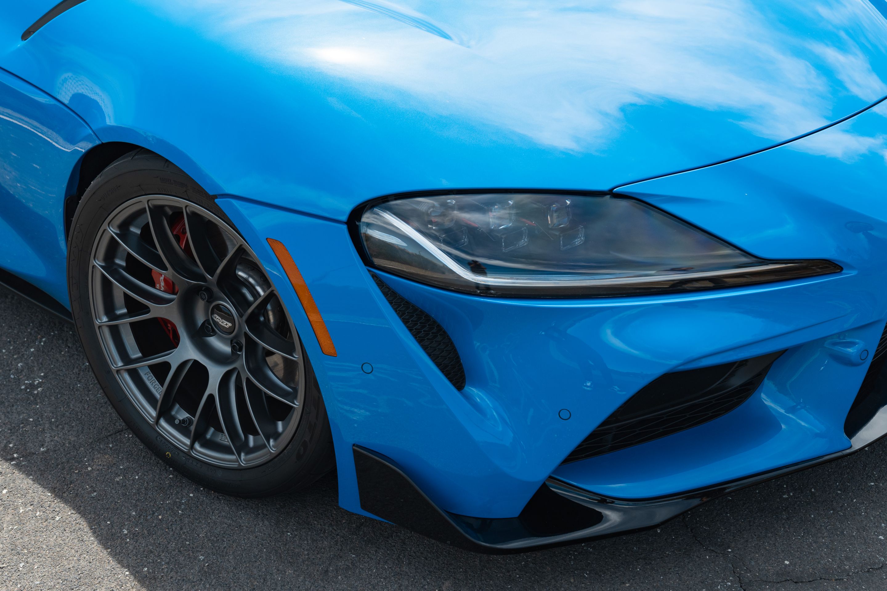 Blue Toyota GR Supra with 18" EC-7RS Apex wheels in Anthracite