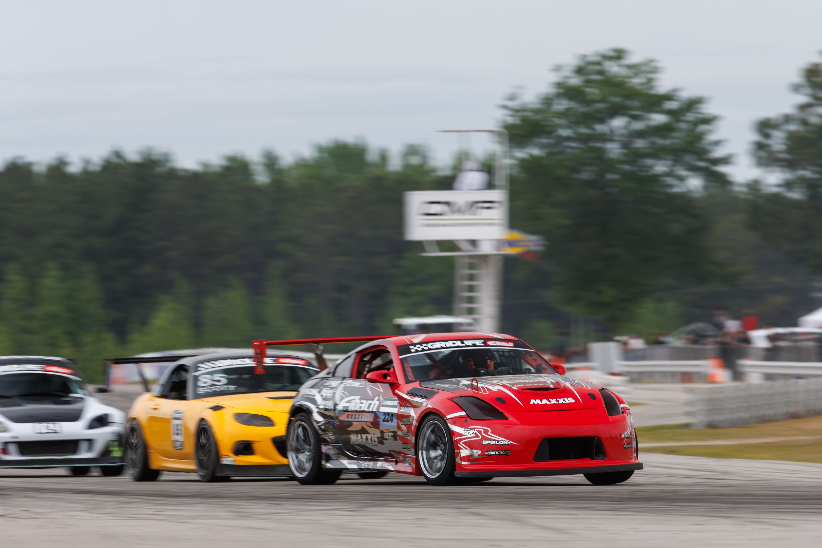 Race Livery Nissan 350Z with 18" VS-5RS Apex wheels in Custom Finish
