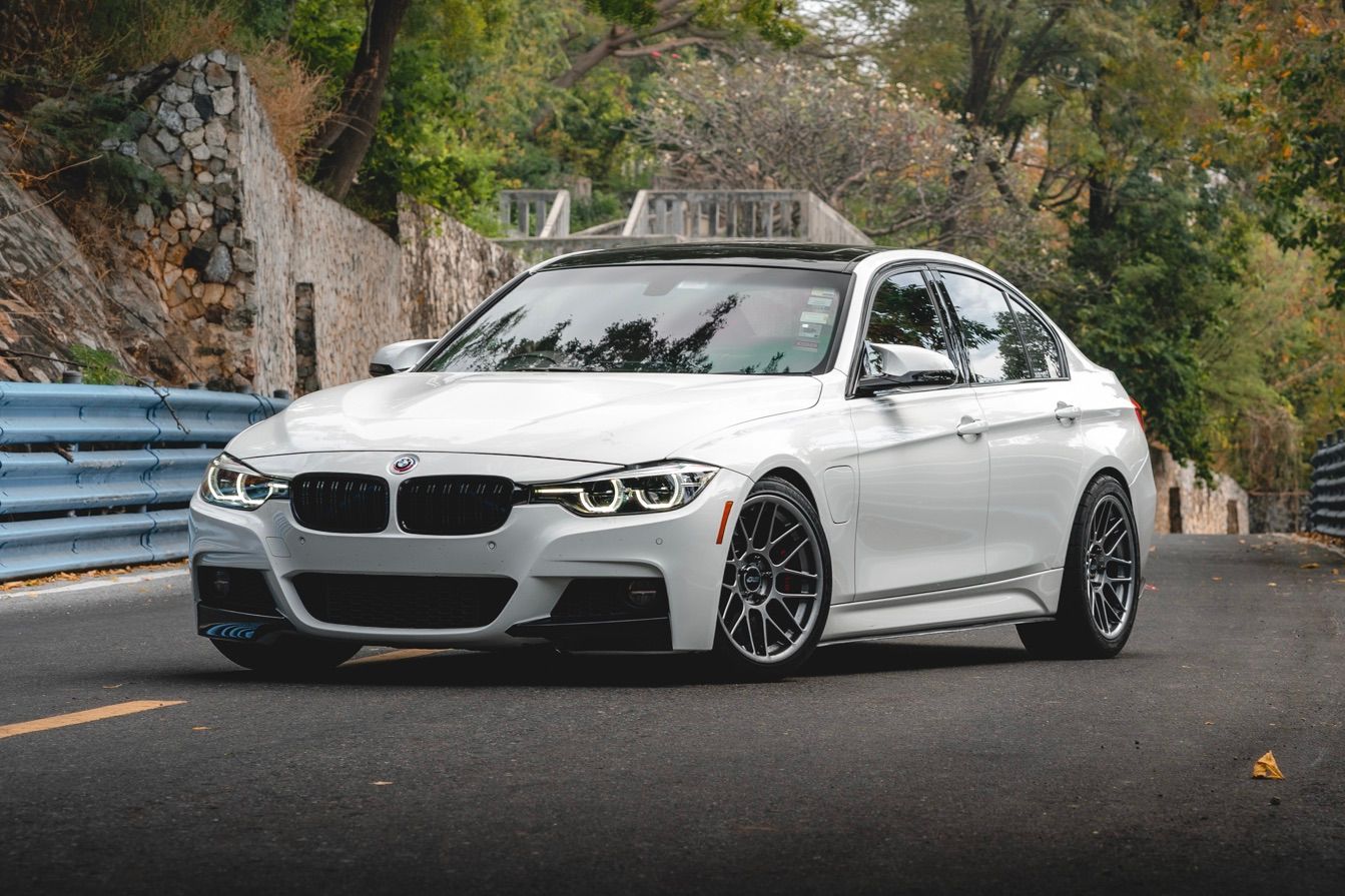 White BMW F30 Sedan 3 Series with 18" ARC-8 Apex wheels in Hyper Black