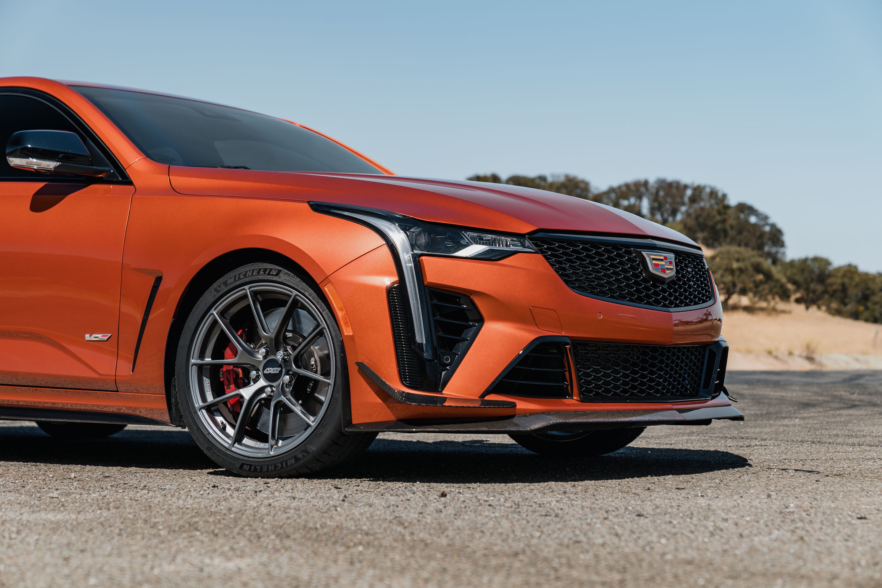 Orange Cadillac CT4-V Blackwing with 18" VS-5RS Apex wheels in Anthracite