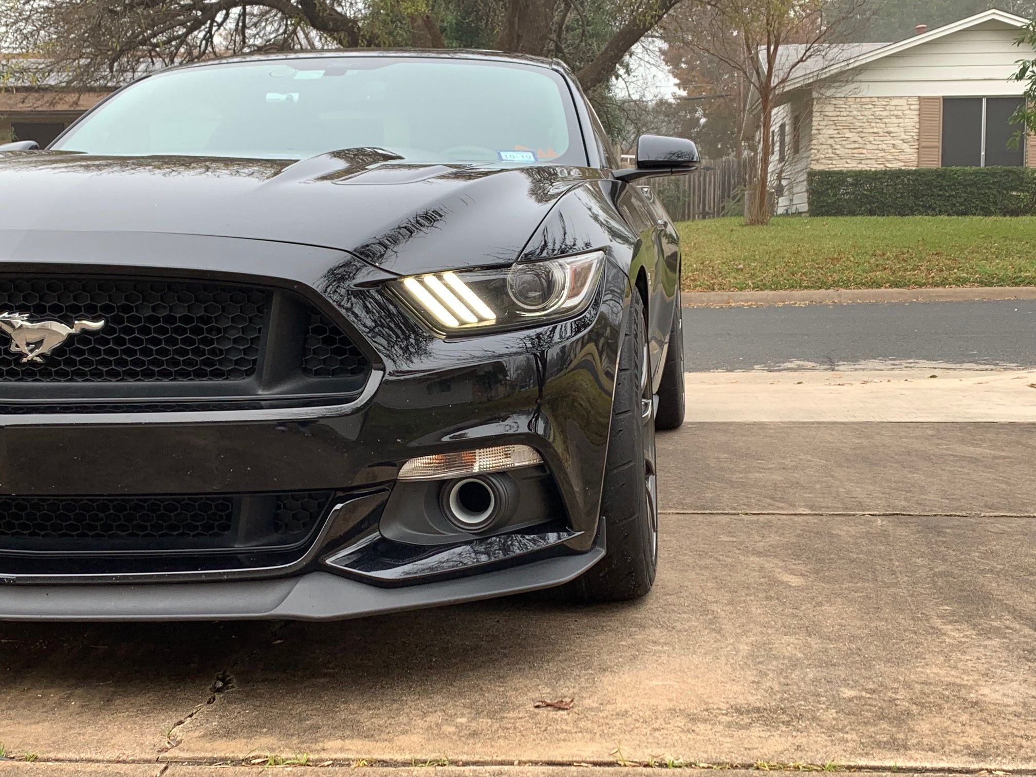 Black Ford S550 Mustang GT with 19" SM-10 Apex wheels in Anthracite