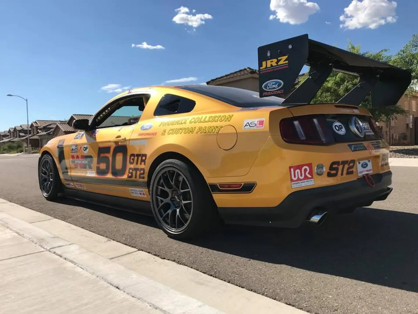Ford S197 Mustang GT with 18