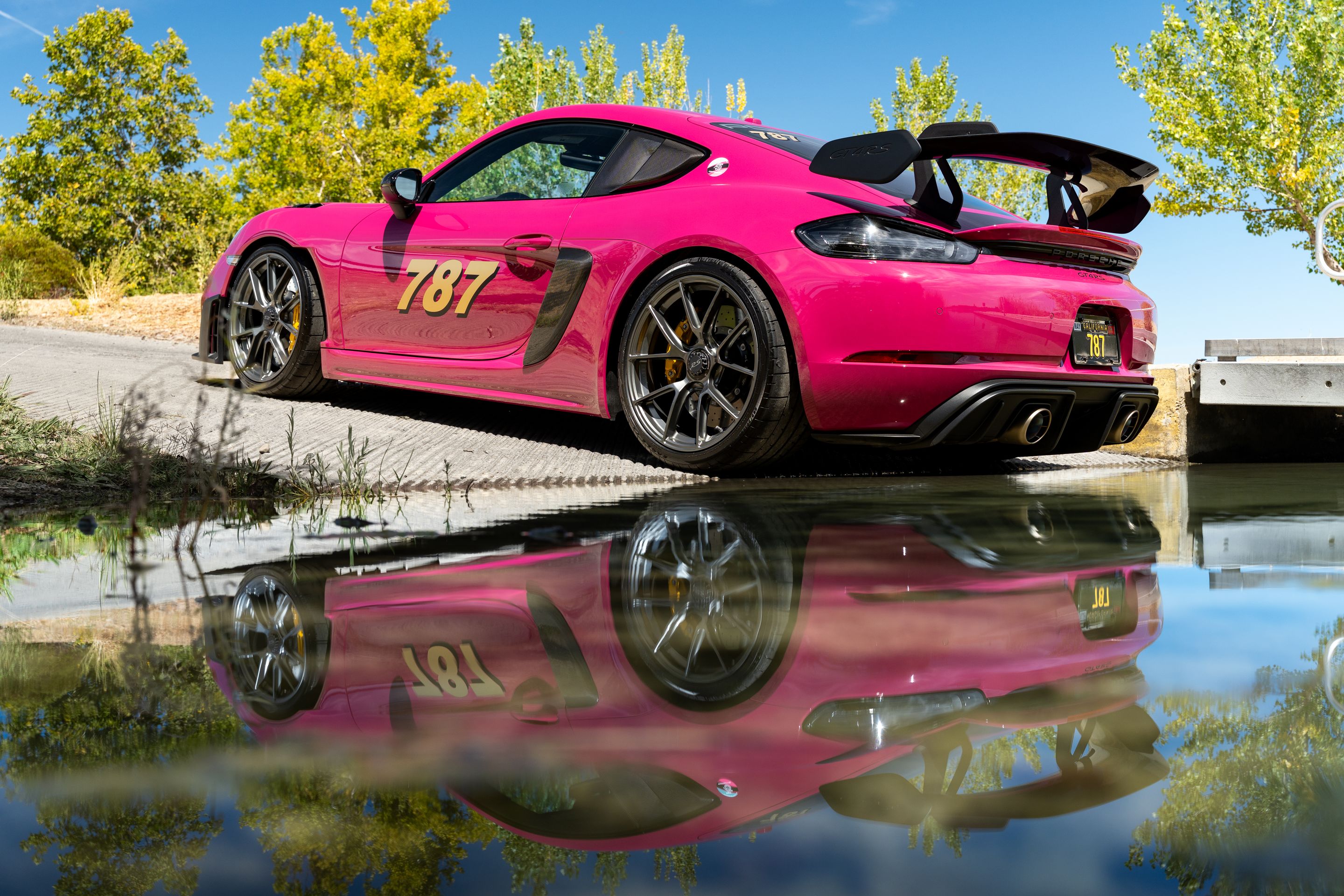Pink Porsche 718 Cayman GT4 RS with 20" VS-5RS Apex wheels in Anthracite