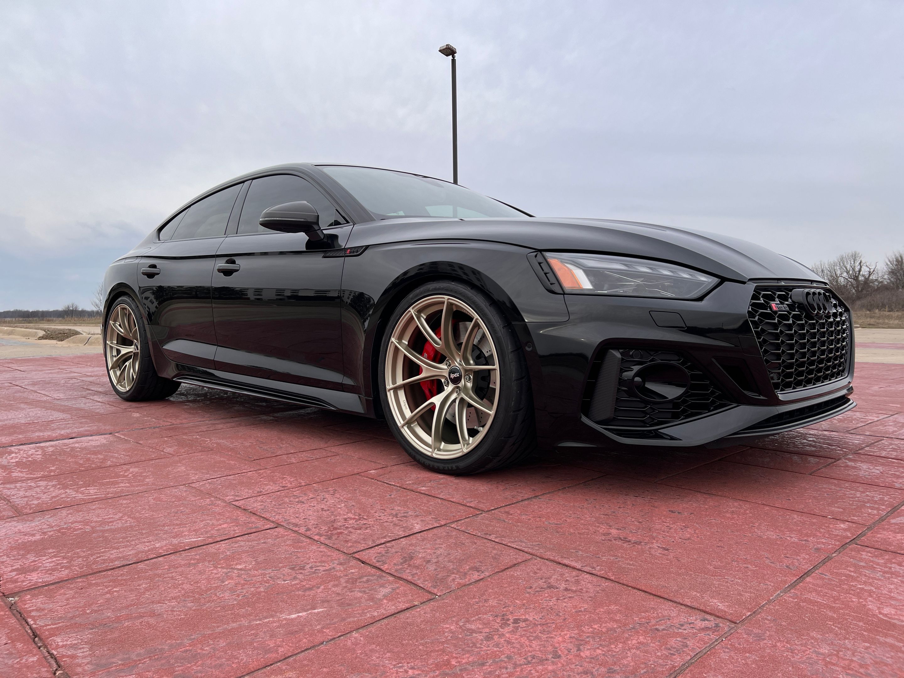 Black Audi B9 RS 5 Sportback with 20" VS-5RS Apex wheels in Motorsport Gold