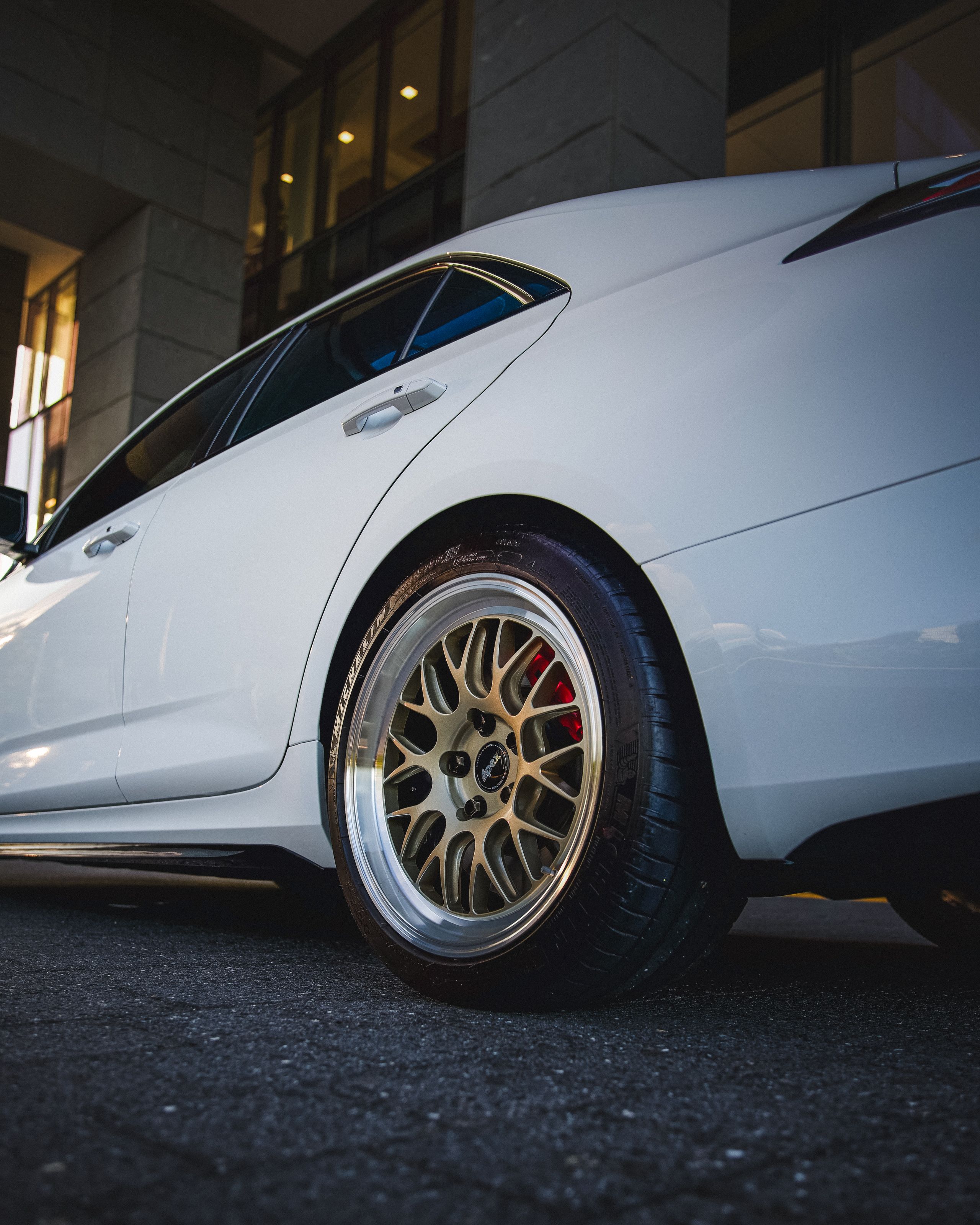 White Cadillac CT4-V Blackwing with 18" ML-10RT Apex wheels in Machined Lip Gloss Motorsport Gold