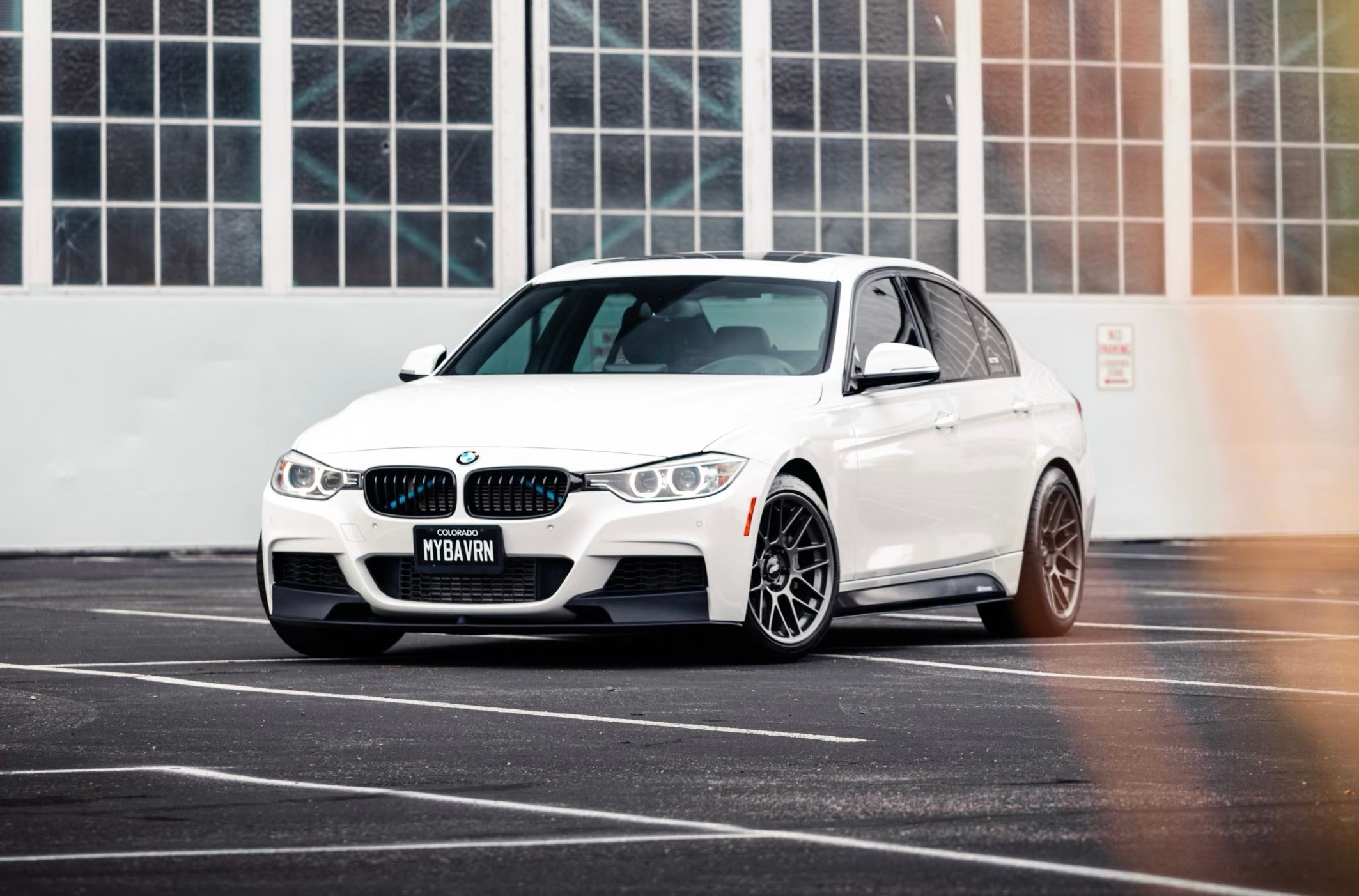 White BMW F30 Sedan 3 Series with 18" ARC-8 Apex wheels in Anthracite