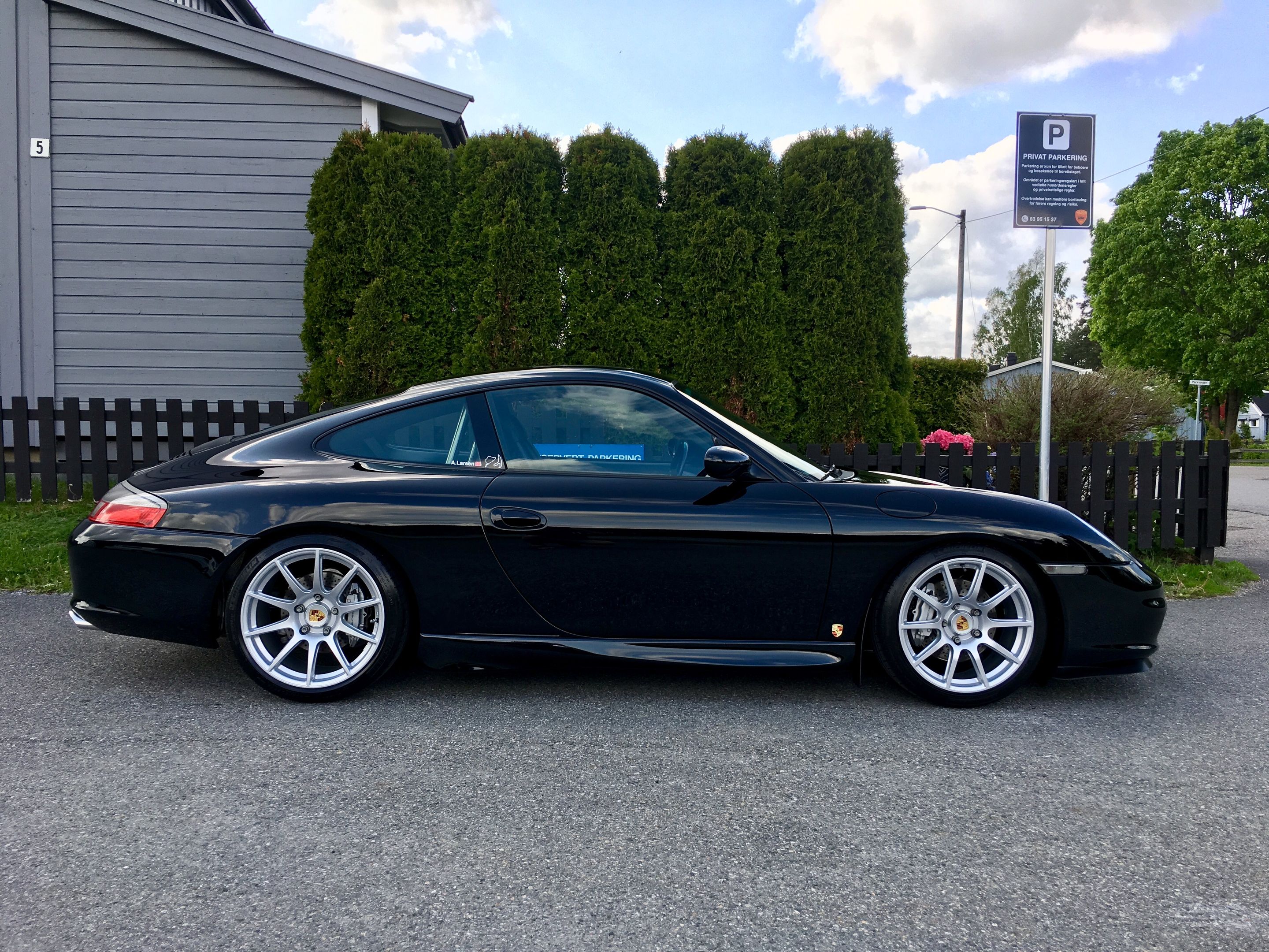 Black Porsche 911 996 Carrera with 18" SM-10 Apex wheels in Race Silver