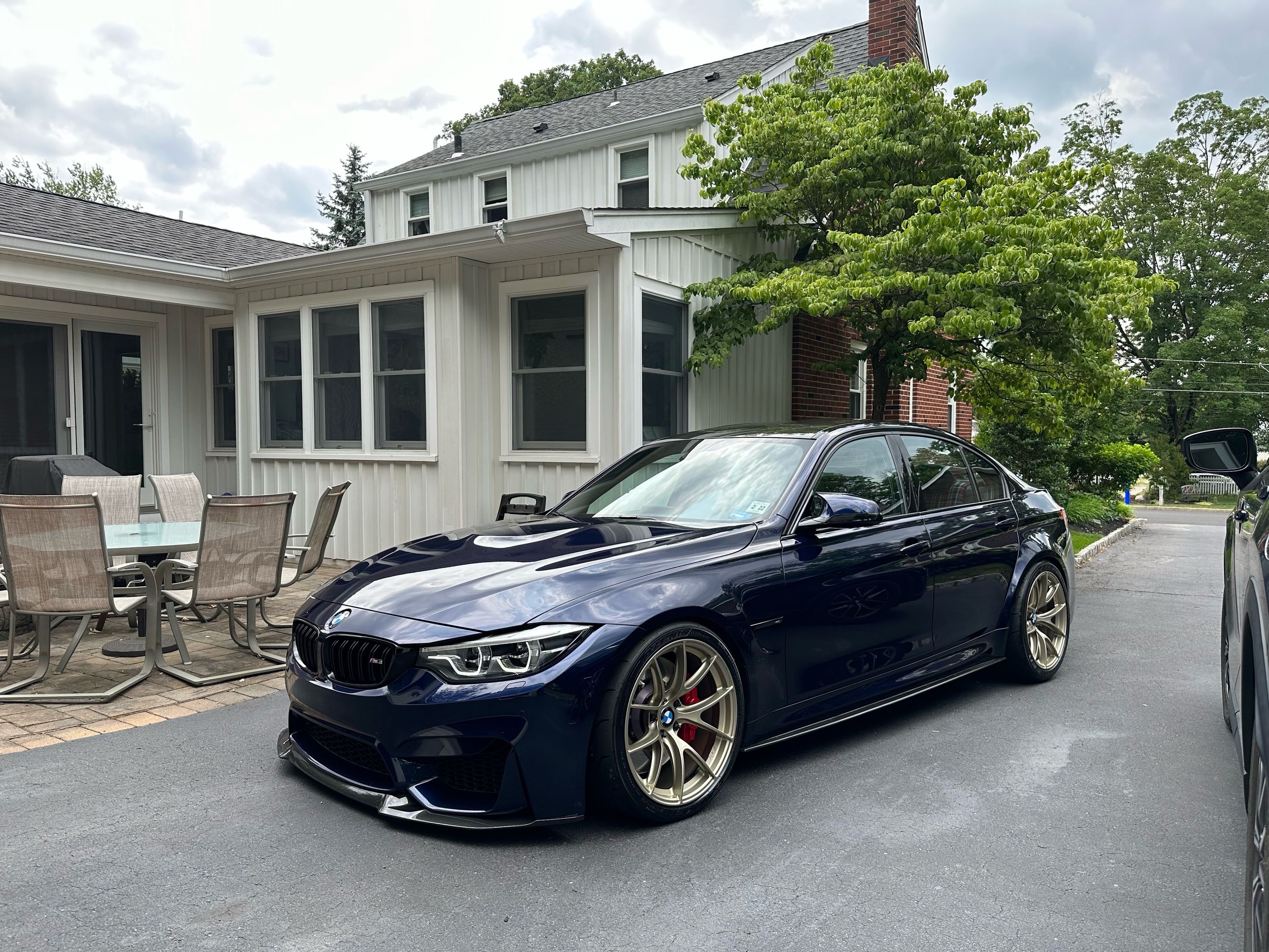 Blue BMW F80 M3 with 19" VS-5RS Apex wheels in Motorsport Gold