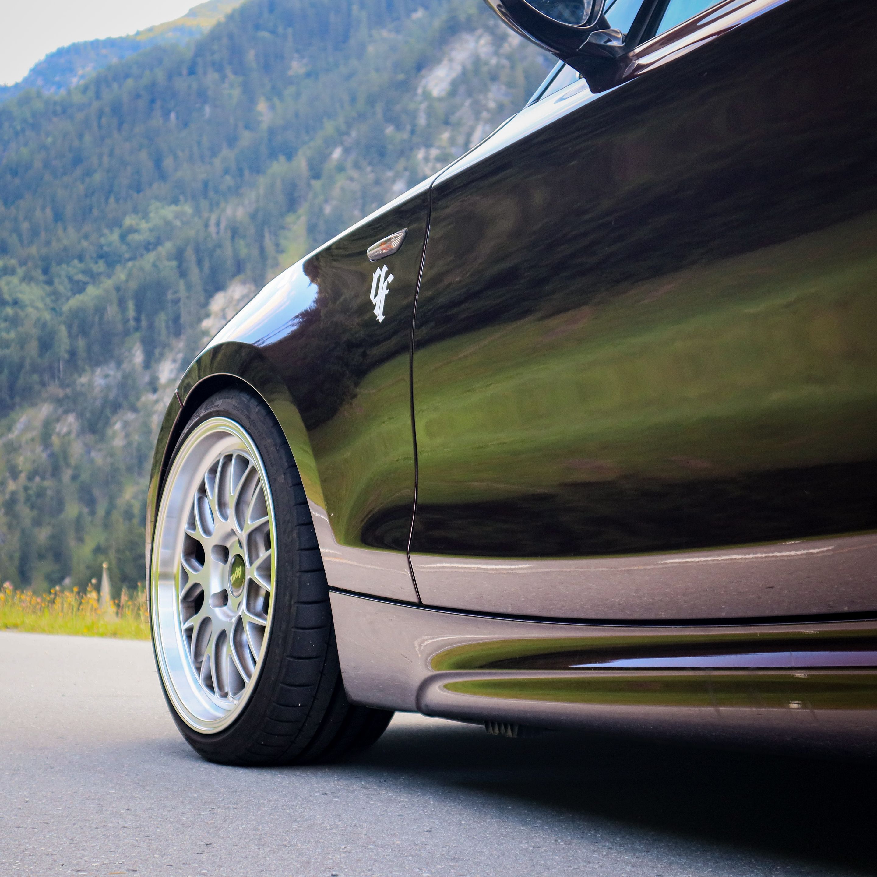 Red BMW E82 Coupe 1 Series with 18" ML-10RT Apex wheels in Machined Lip Race Silver