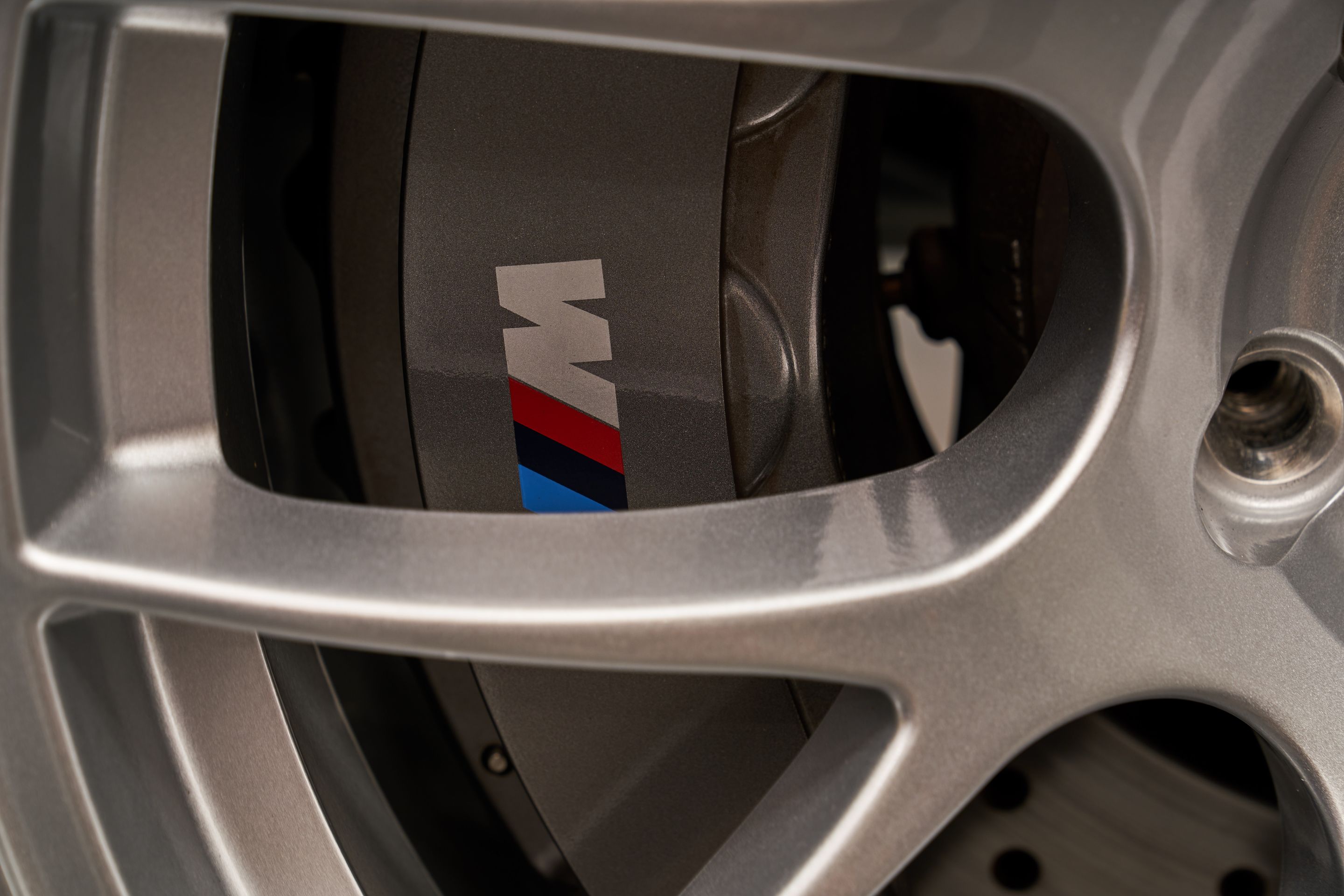 Blue BMW F87 M2 with 19" EC-7 Apex wheels in Race Silver