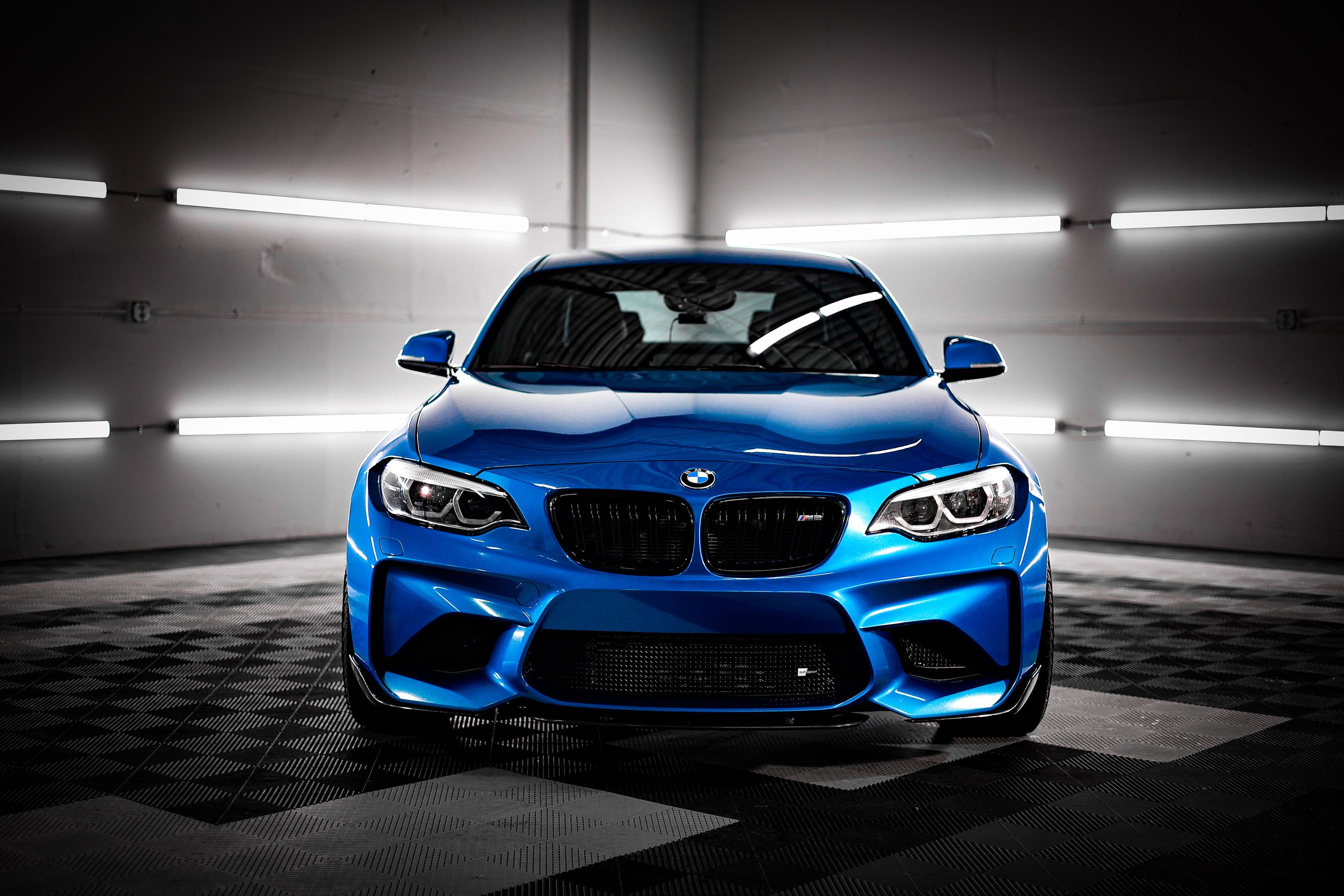 Blue BMW F87 M2 with 18" EC-7 Apex wheels in Anthracite