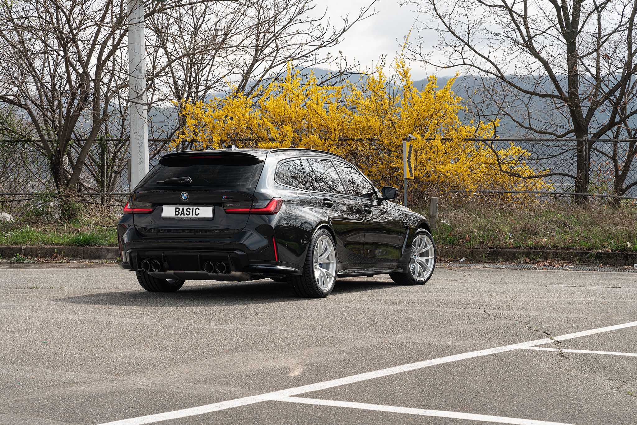 Black BMW G80 M3 with 19" VS-5RS Apex wheels in Brushed Clear