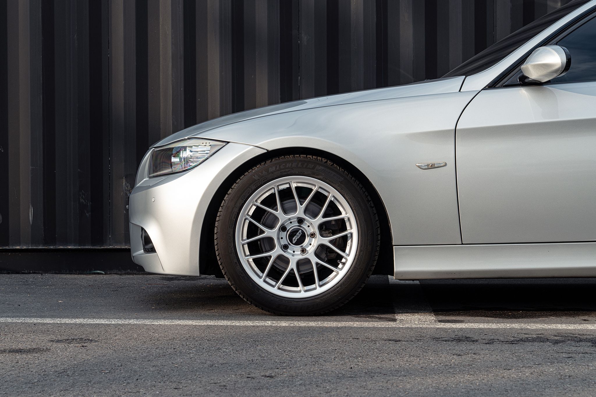 Silver BMW E90 Sedan 3 Series with 17" ARC-8 Apex wheels in Hyper Silver