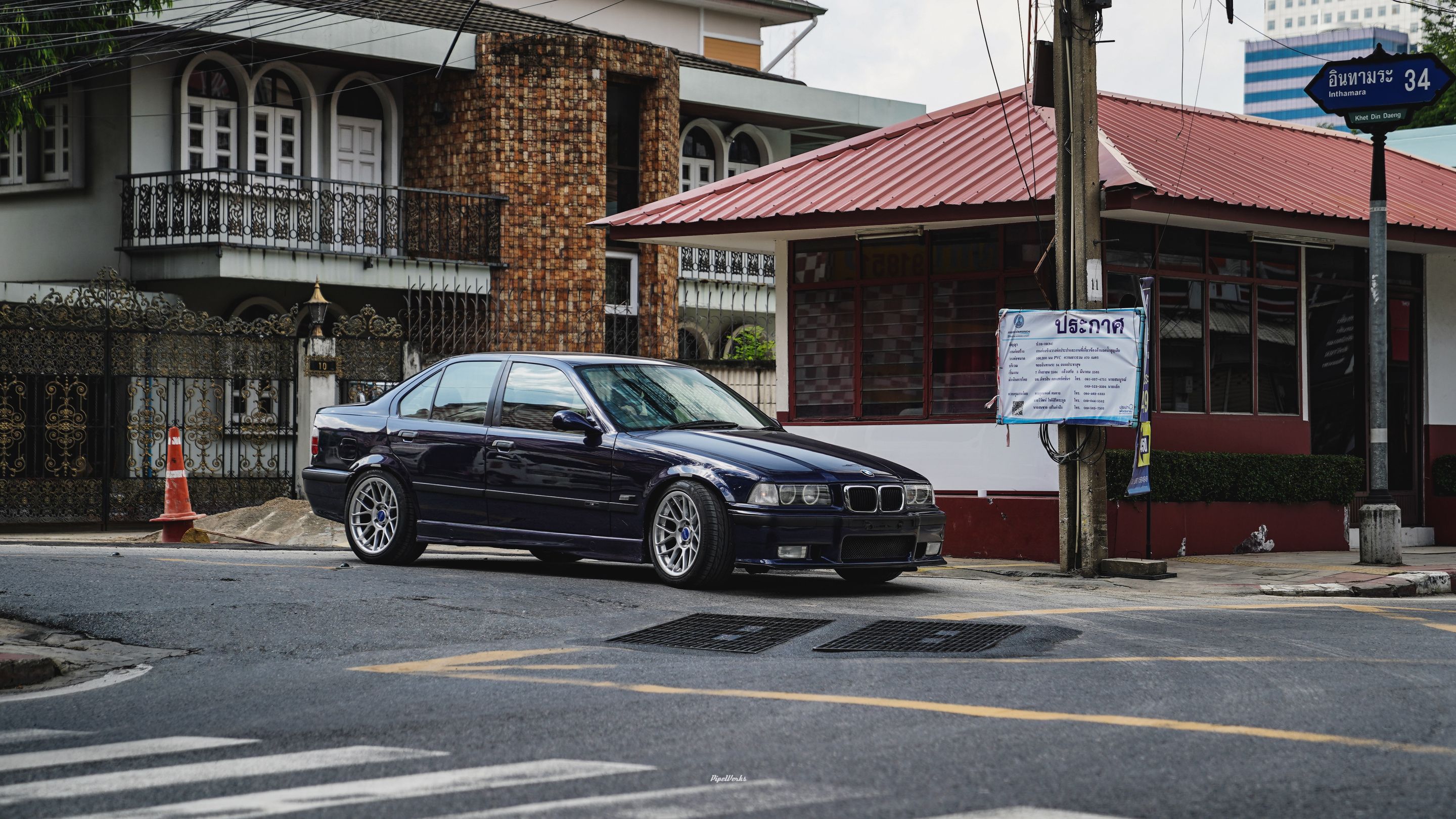 Blue BMW E36 3 Series with 17" ARC-8 Apex wheels in Hyper Silver