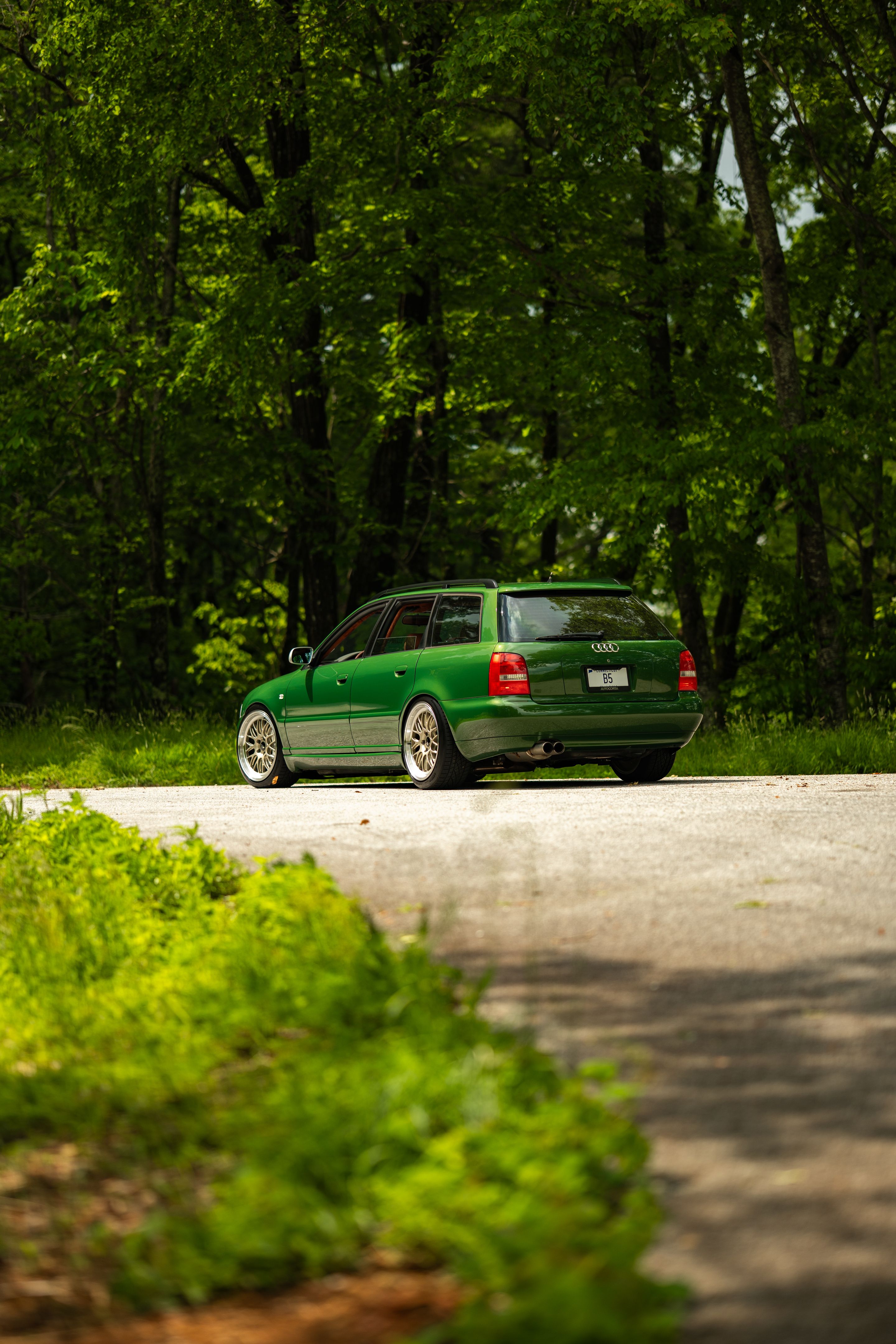 Green Audi B5 S4 Avant/Wagon with 18" ML-10RT Apex wheels in Machined Lip Gloss Motorsport Gold