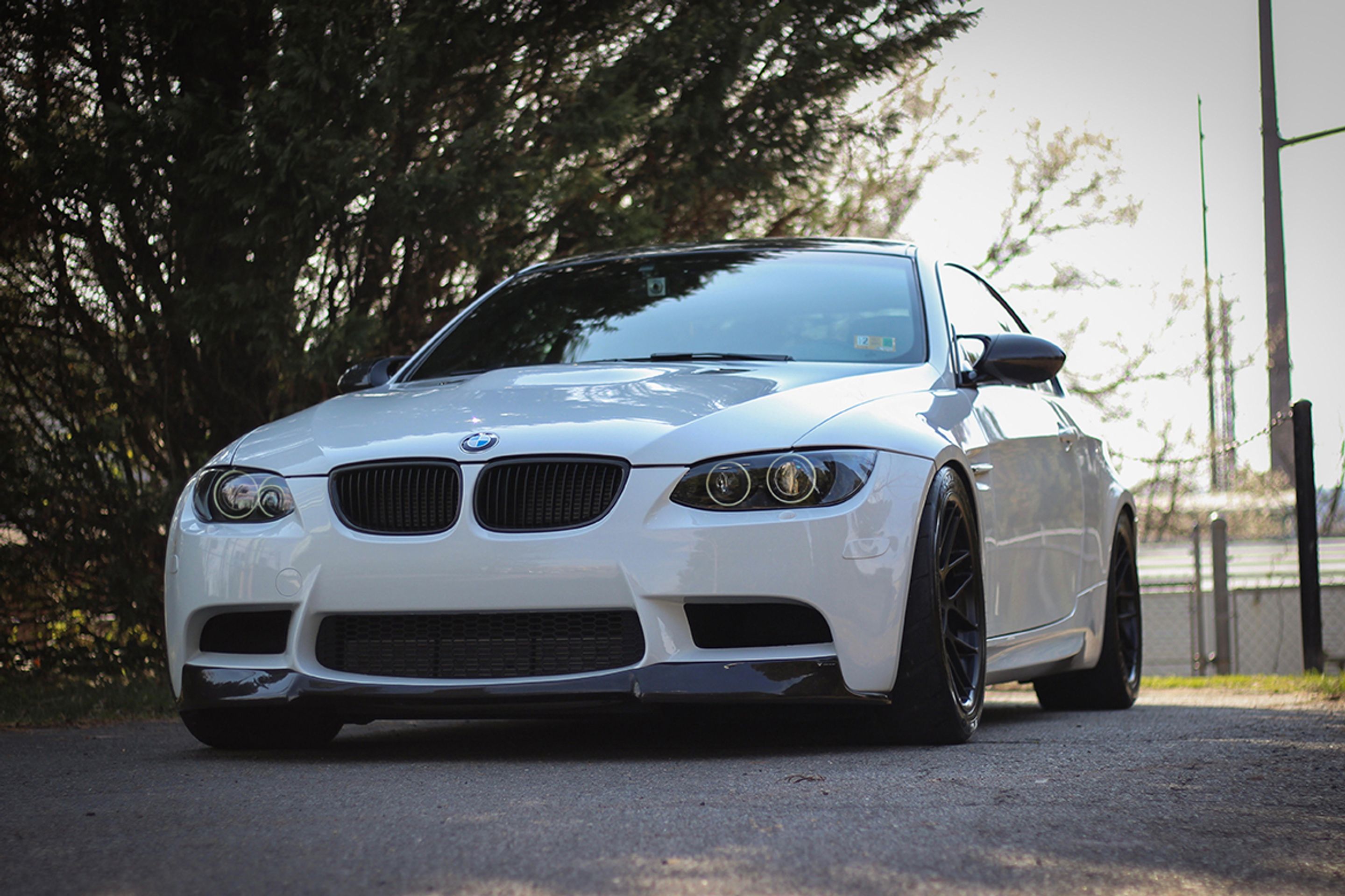 White BMW E92 Coupe M3 with 18" ARC-8 Apex wheels in Satin Black