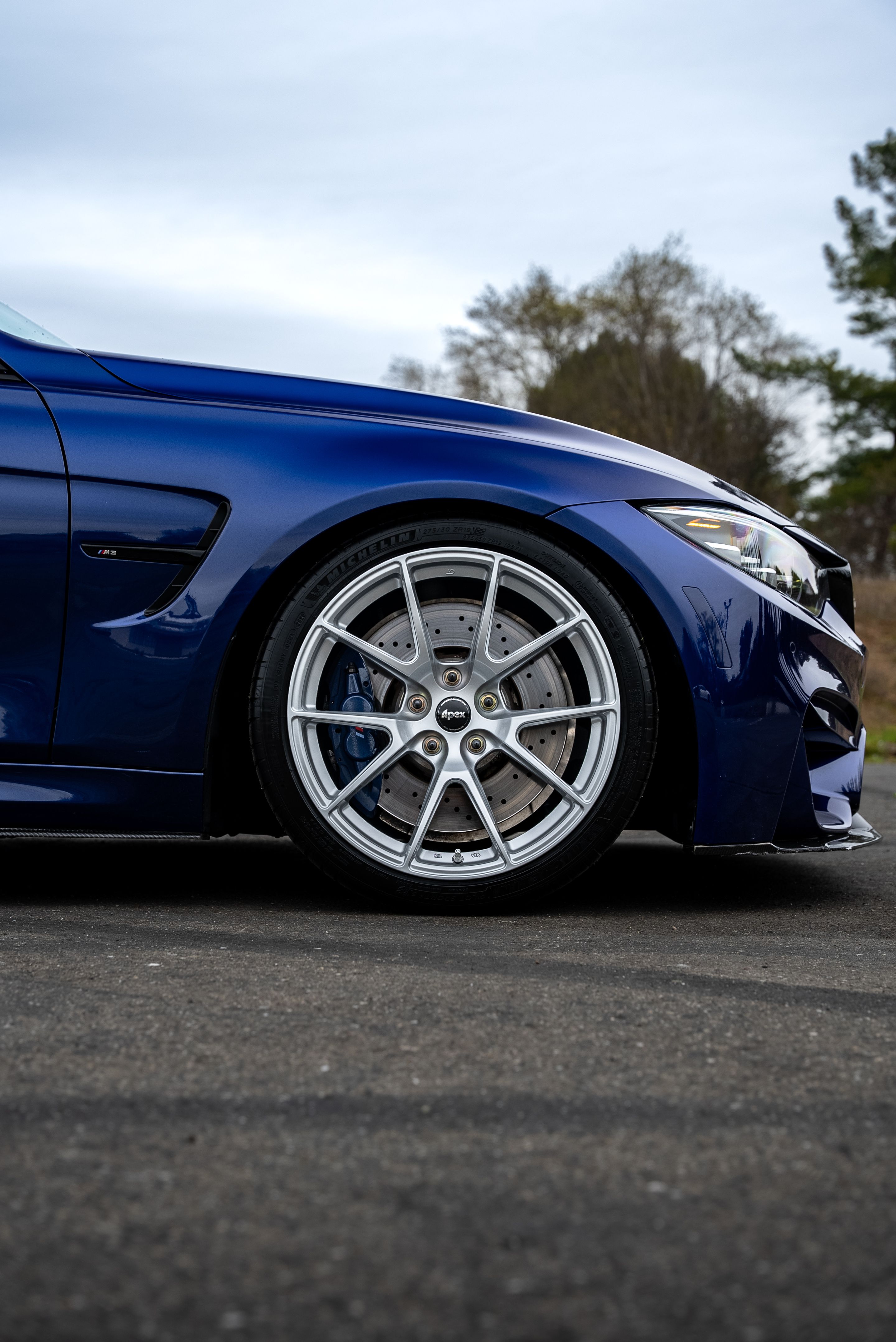 Blue BMW F80 M3 with 19" VS-5 Apex wheels in Race Silver