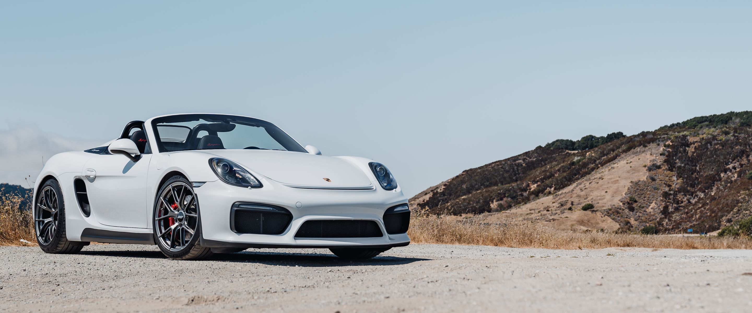 White Porsche 981 Spyder with 19" VS-5RS Apex wheels in Anthracite