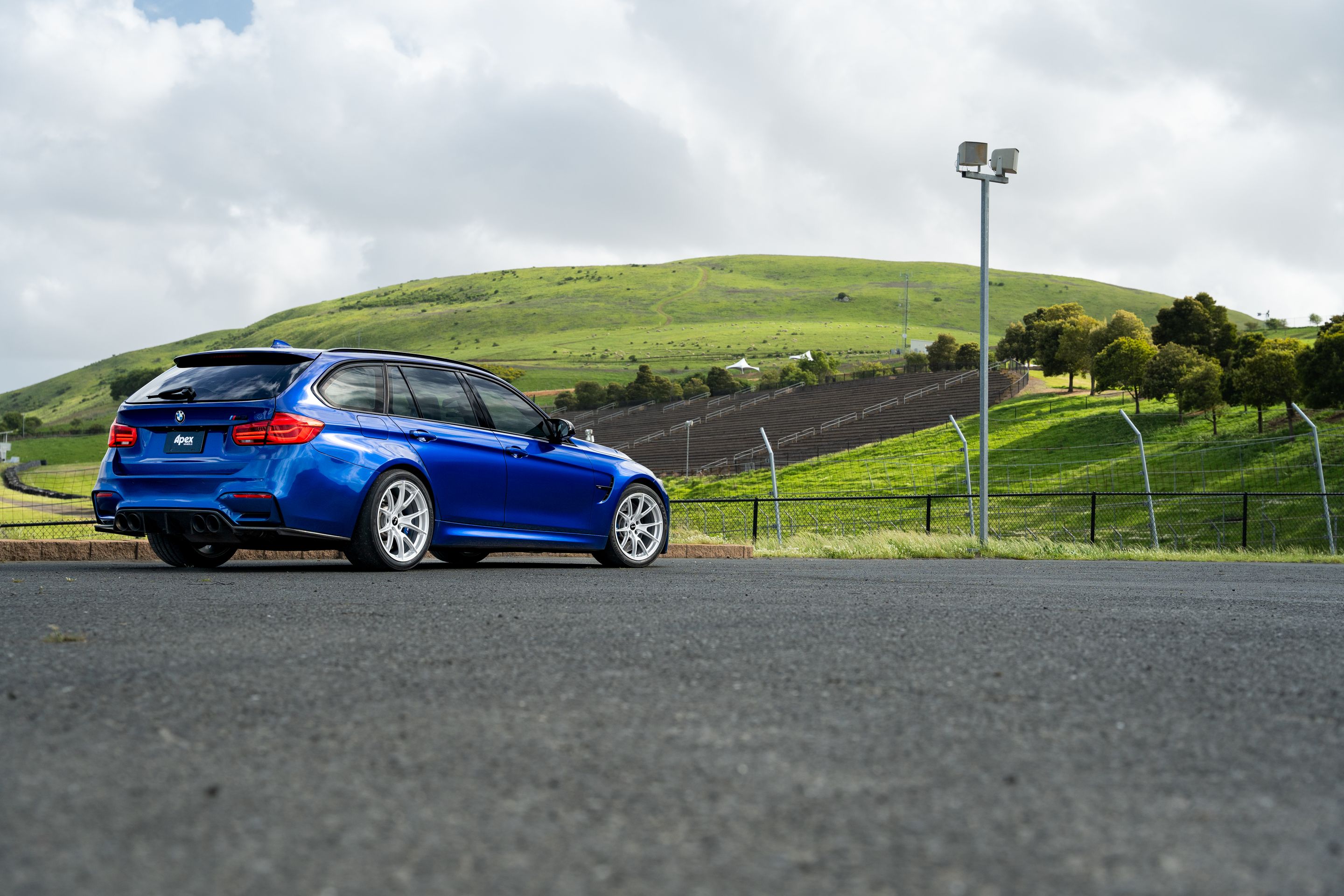 Blue BMW F80 M3 with 18" VS-5 Apex wheels in Race Silver