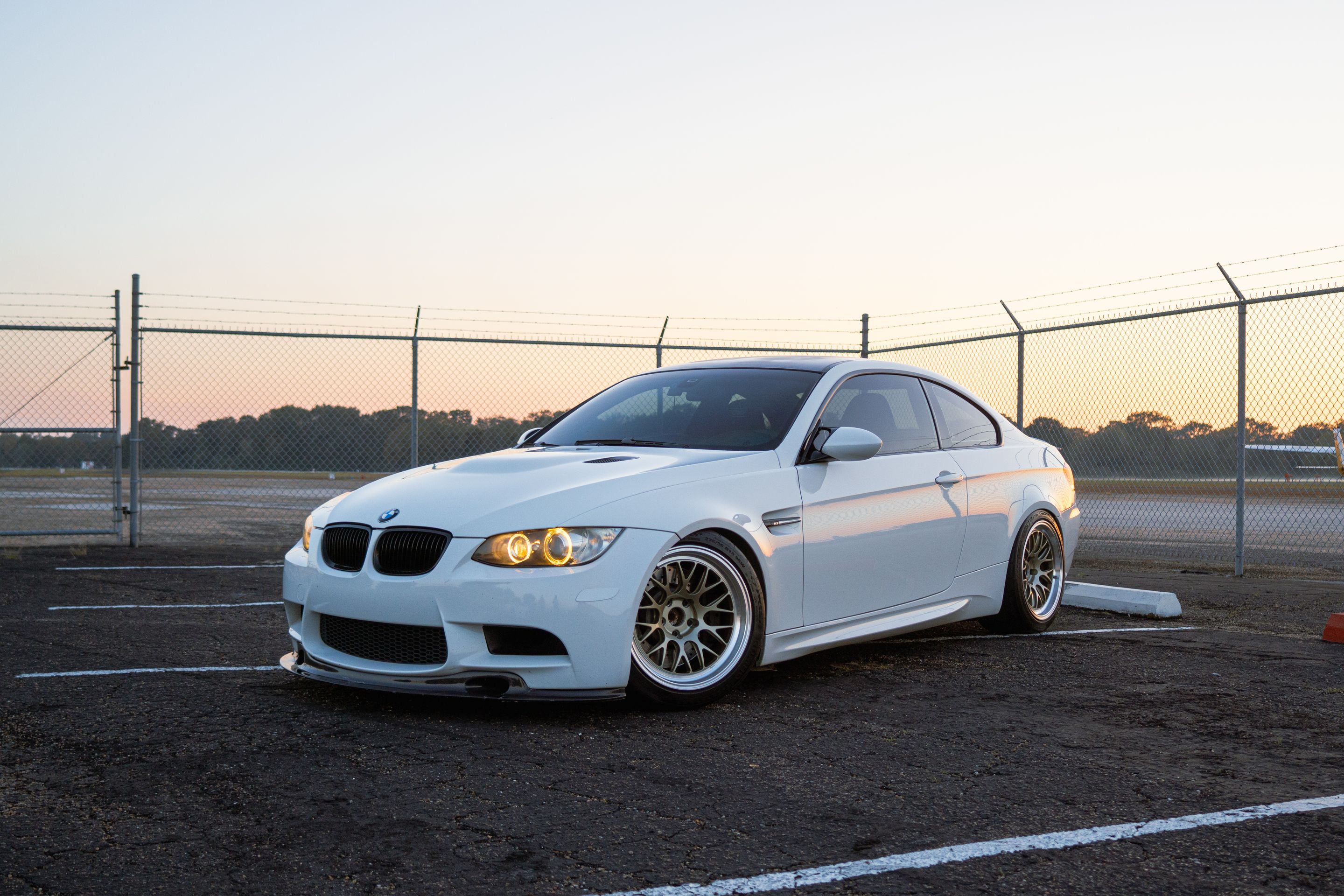 White BMW E92 Coupe M3 with 18" ML-10RT Apex wheels in Machined Lip Gloss Motorsport Gold