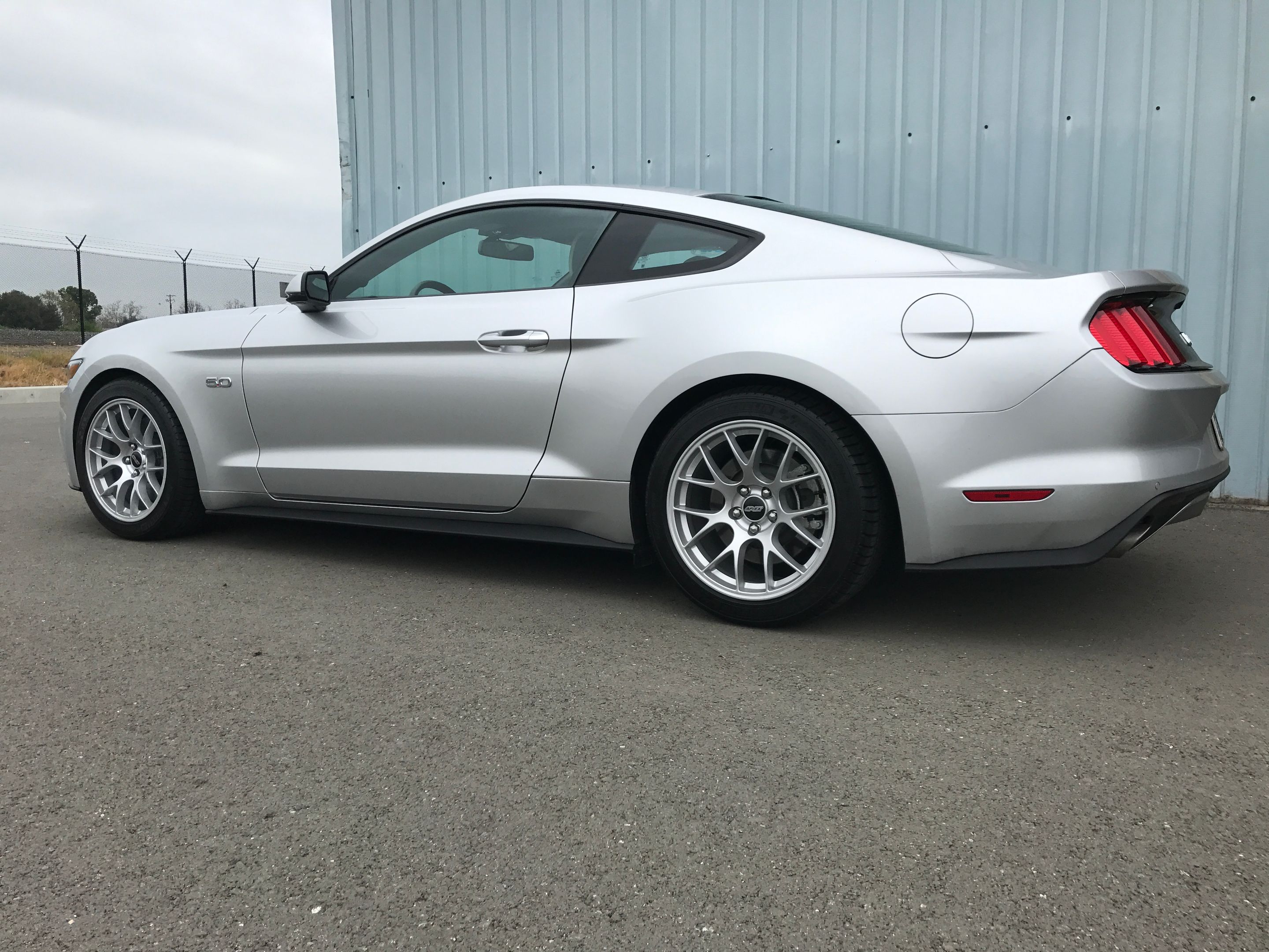 Silver Ford S550 Mustang GT with 18" EC-7 Apex wheels in Race Silver