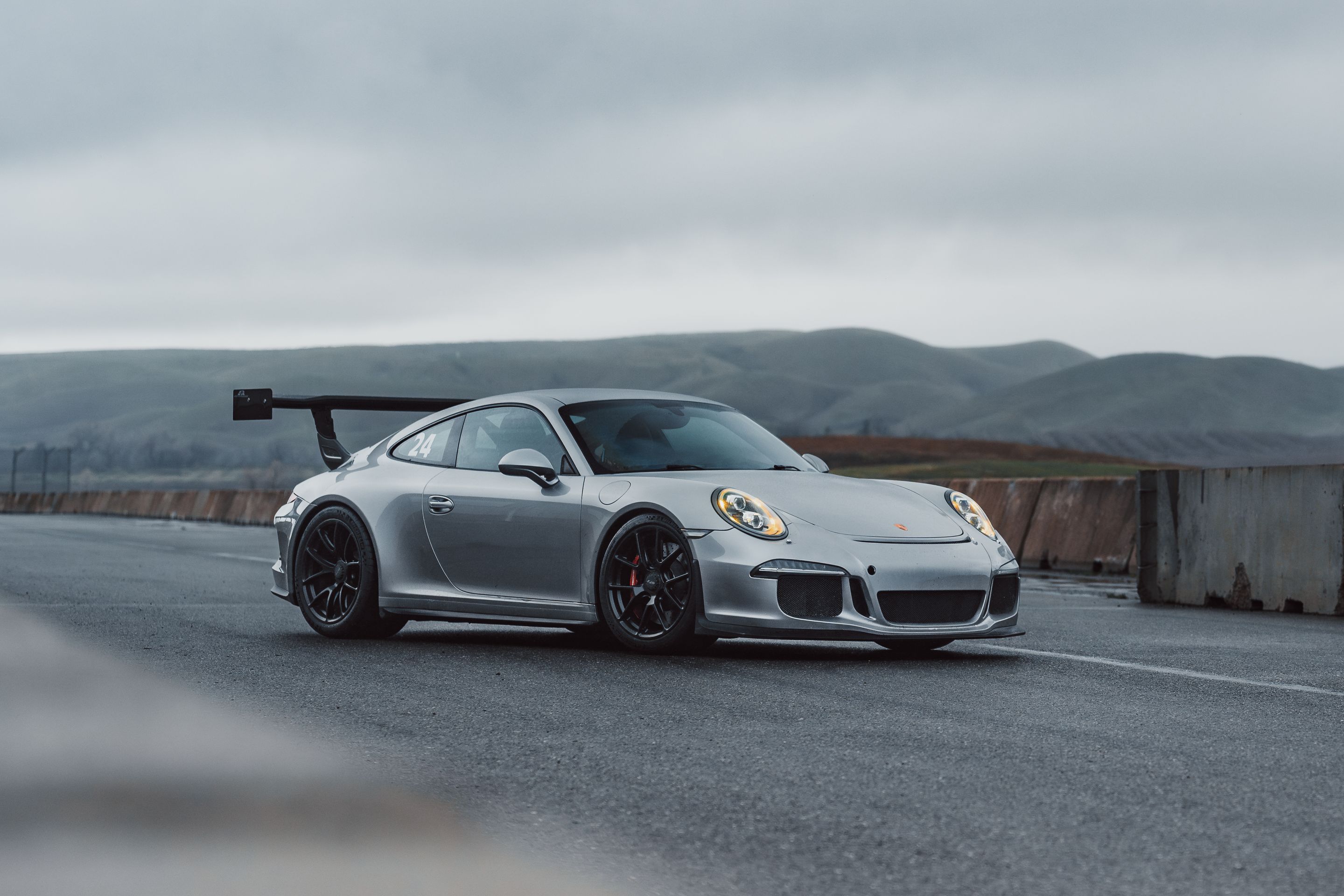 Silver Porsche 911 991.1 GT3 with 19" VS-5RE Apex wheels in Satin Black