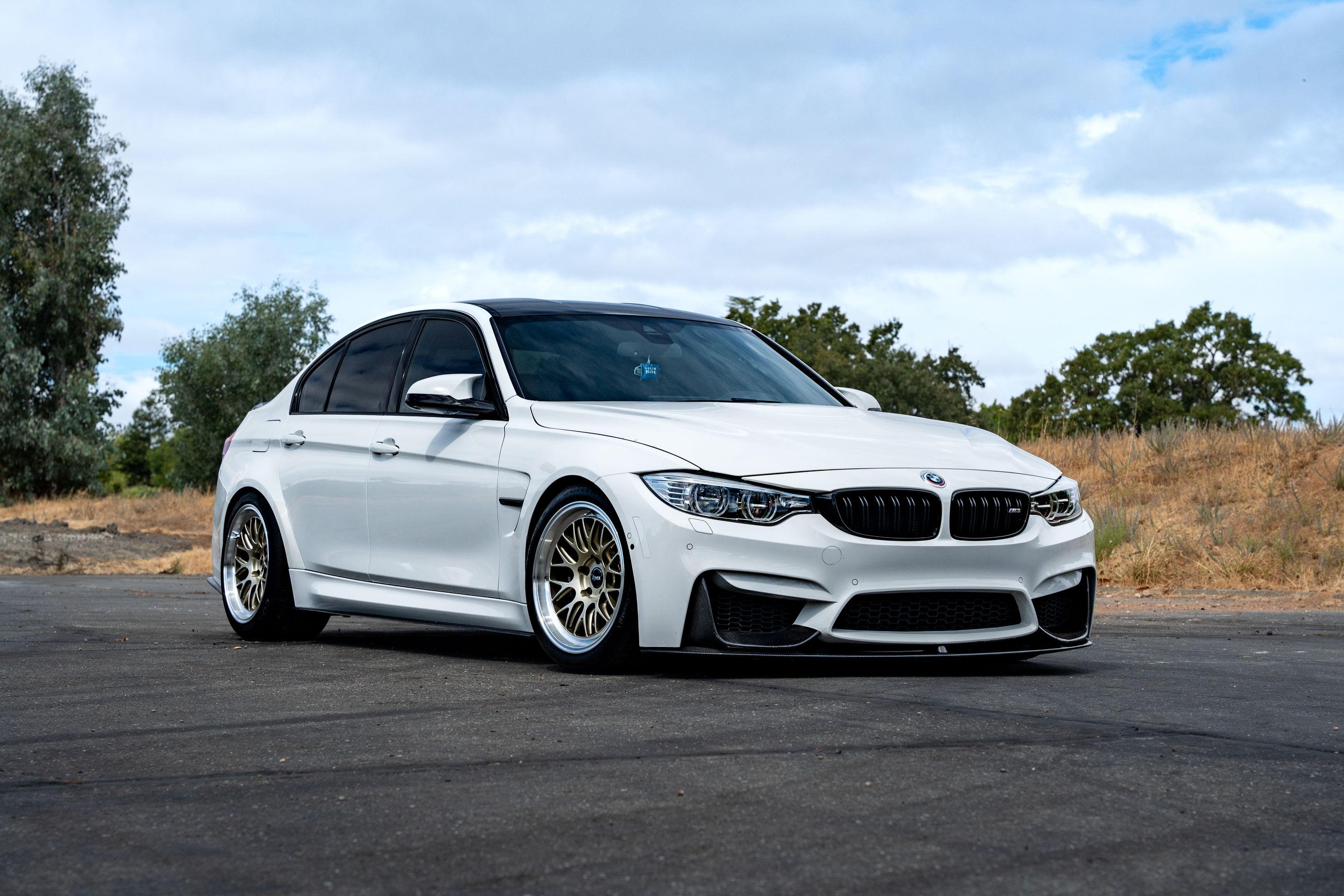 White BMW F80 M3 with 18" ML-10RT Apex wheels in Machined Lip Gloss Motorsport Gold