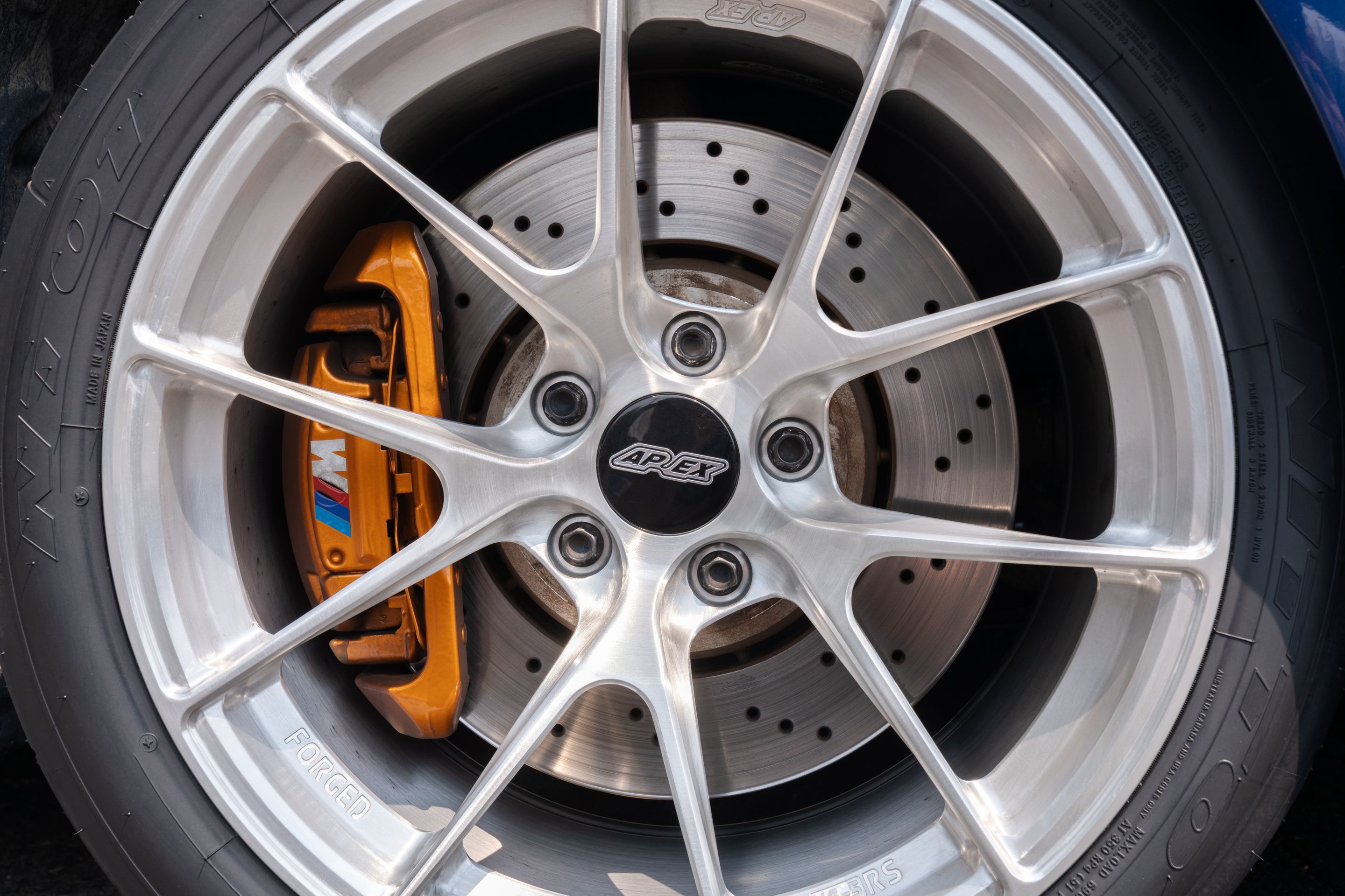 Blue BMW E92 Coupe M3 with 18" VS-5RS Apex wheels in Brushed Clear