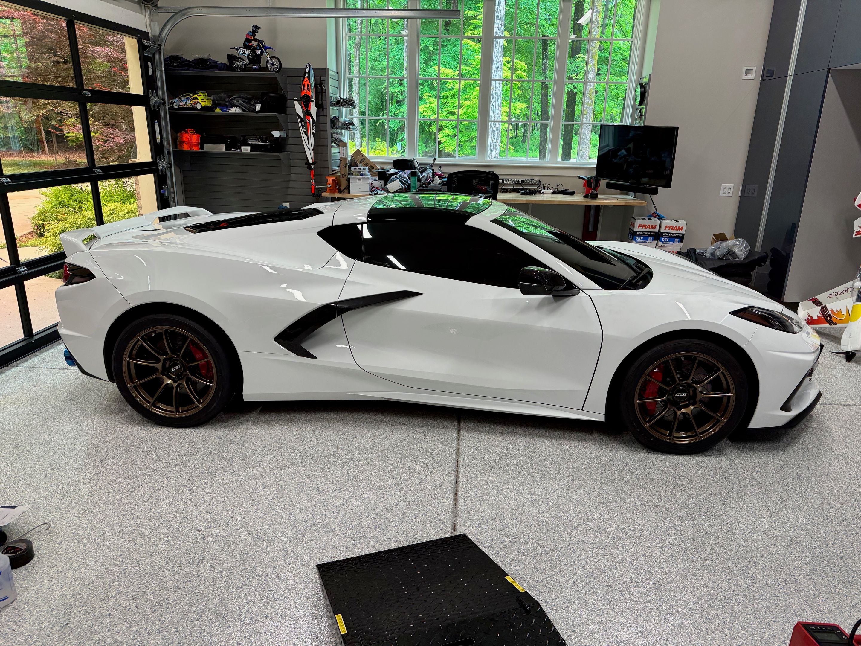 White Chevrolet C8 Corvette Stingray/Z51 with 18"/19" SM-10RS Apex wheels in Satin Bronze