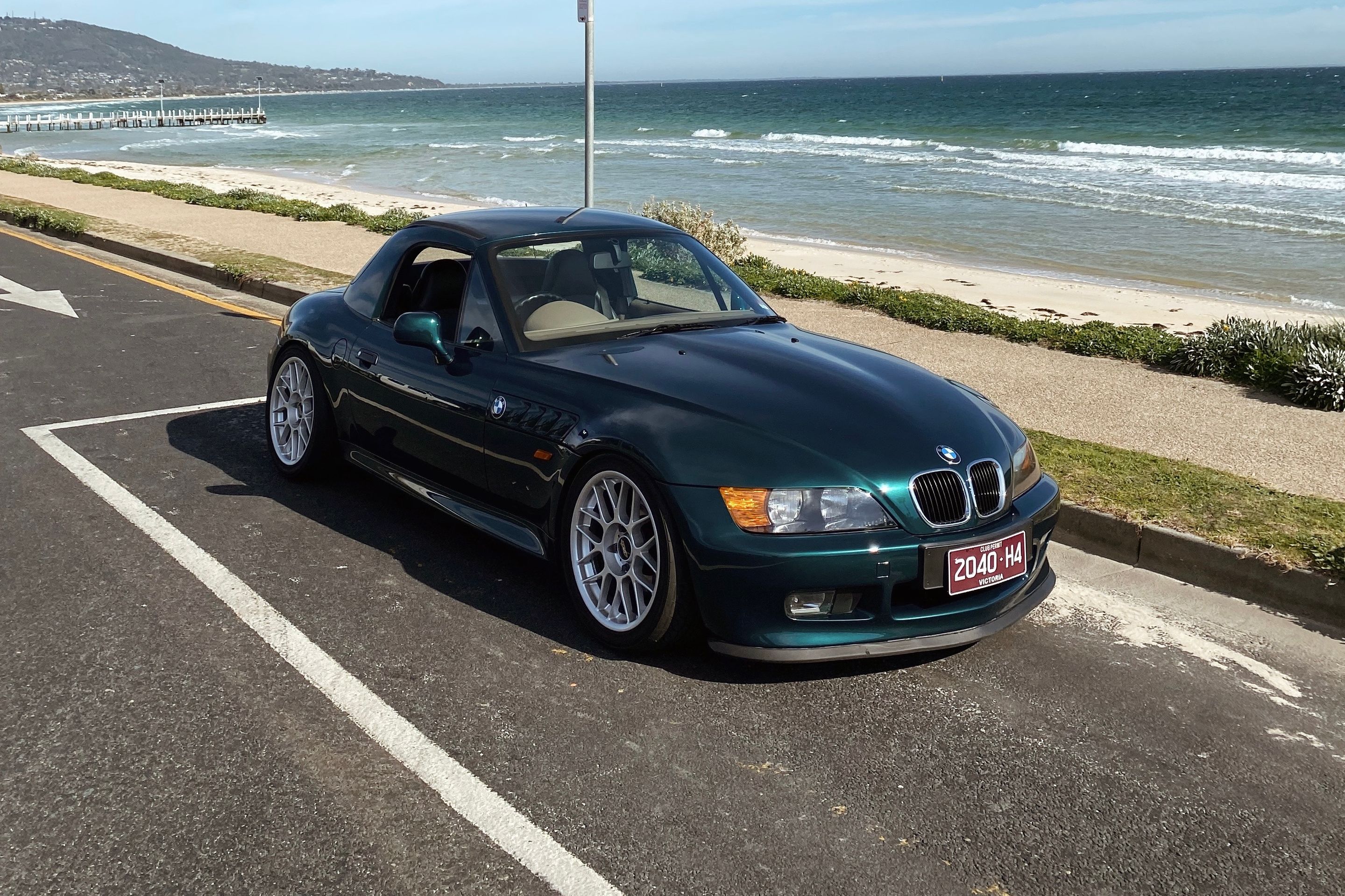 Green BMW E36/7 Roadster Z3 with 17" ARC-8 Apex wheels in Hyper Silver