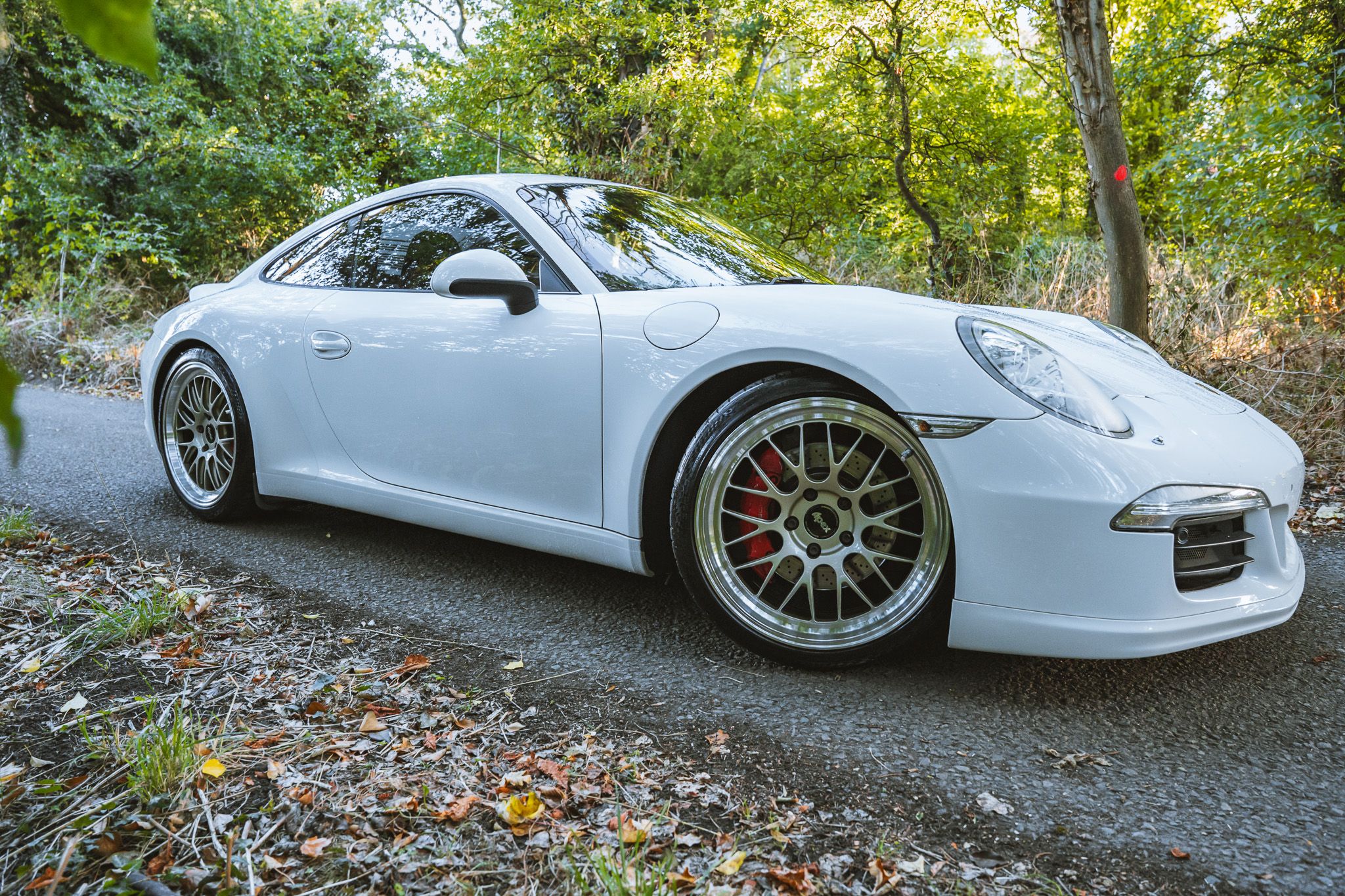 White Porsche 911 991.1 Carrera S with 20" ML-10RT Apex wheels in Machined Lip Gloss Motorsport Gold