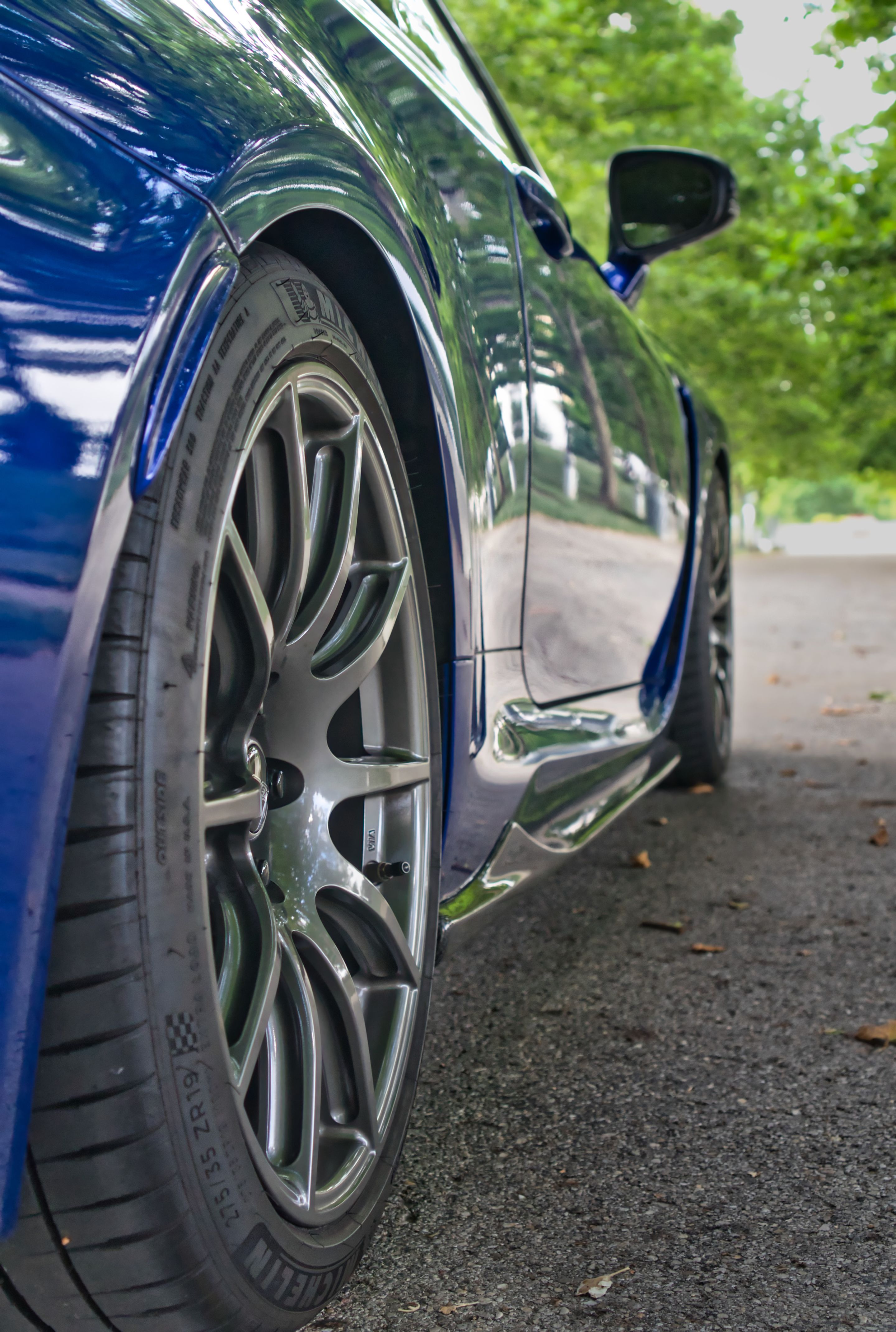 Blue Lexus USC10 RC-F with 19" SM-10 Apex wheels in Anthracite