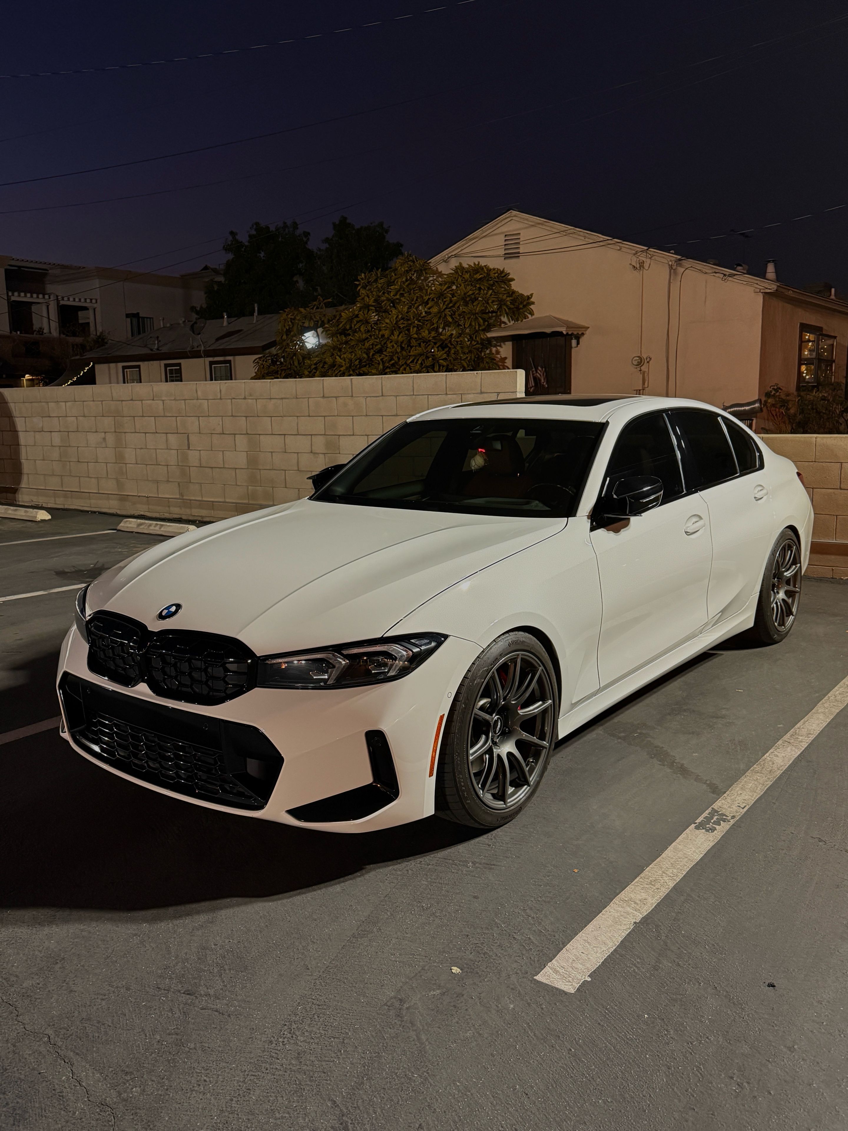 White BMW G20 Sedan 3 Series with 19" SM-10 Apex wheels in Anthracite