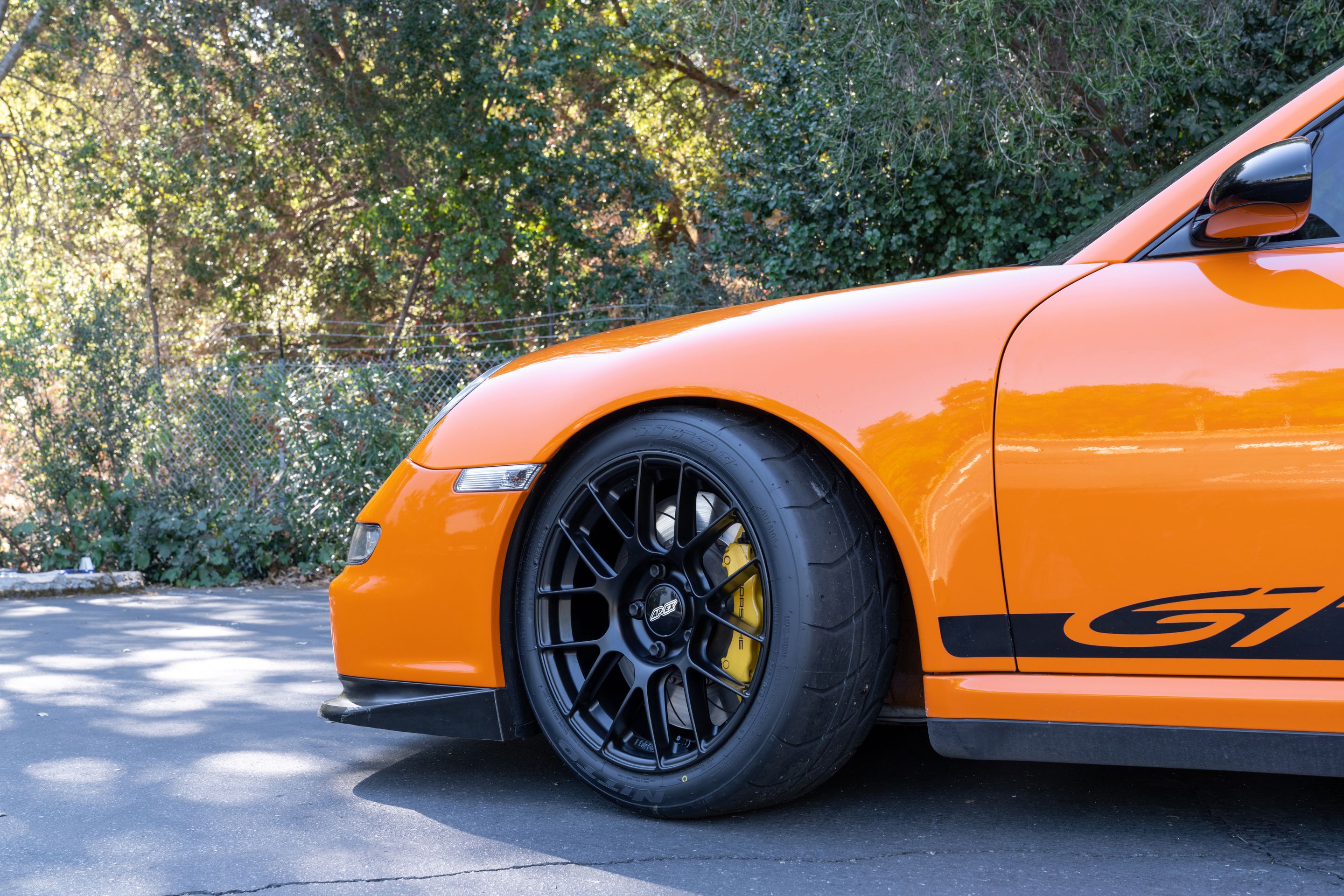Orange Porsche 911 997 GT3 RS with 18" EC-7RS Apex wheels in Satin Black