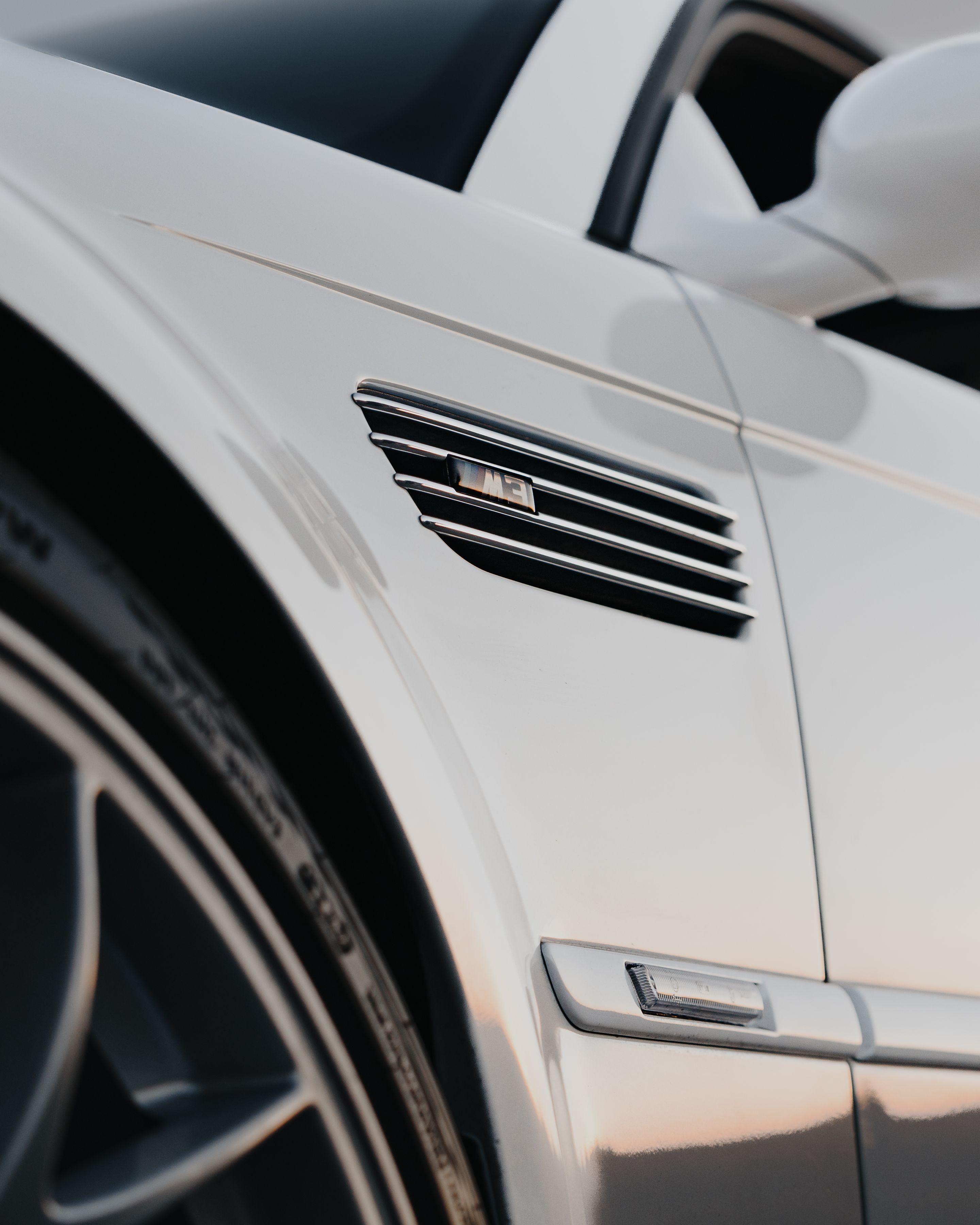 White BMW E46 M3 with 18" EC-7 Apex wheels in Race Silver