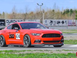 Red Ford Mustang - SM-10 in Anthracite