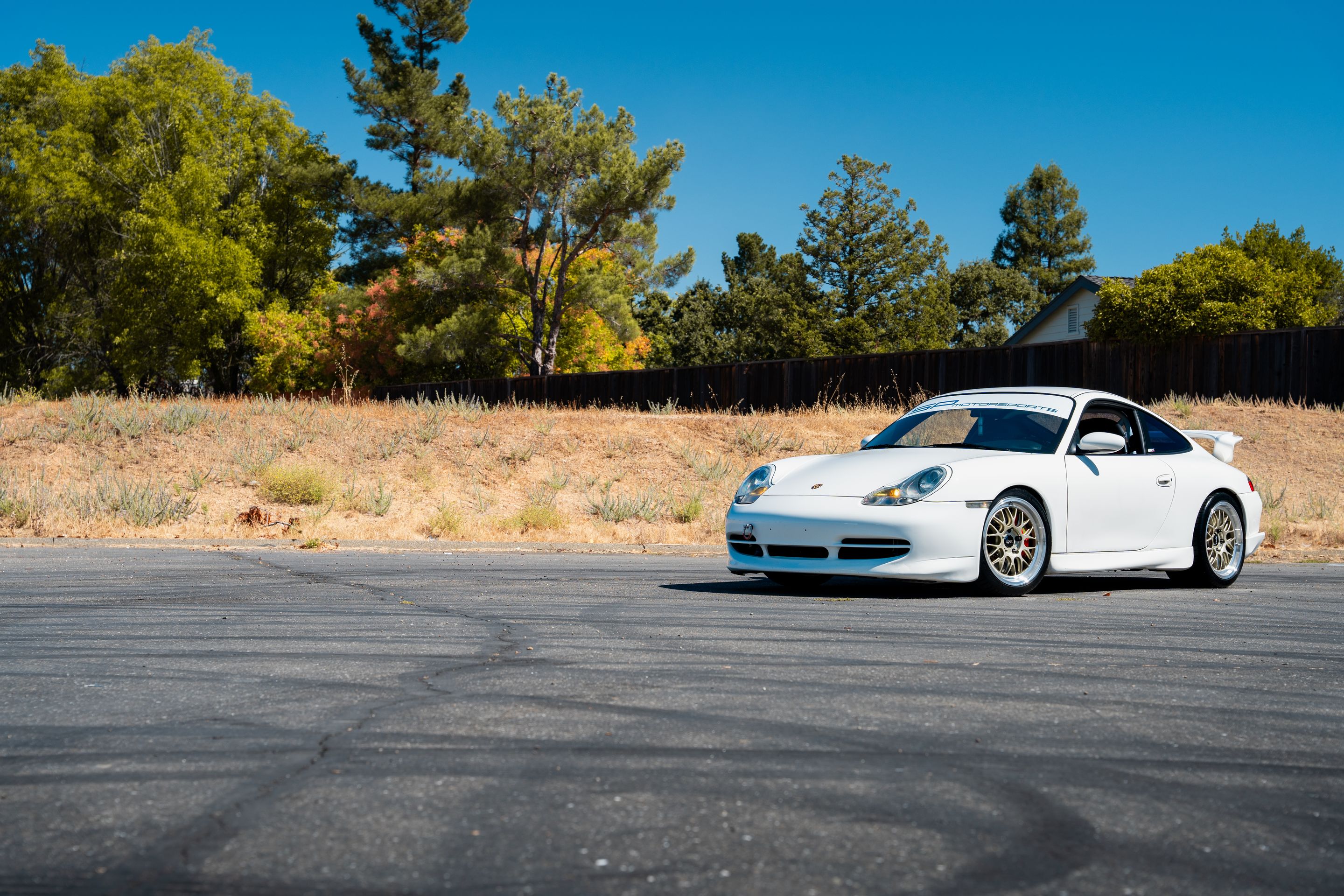 White Porsche 911 996 Carrera with 18" ML-10RT Apex wheels in Machined Lip Gloss Motorsport Gold