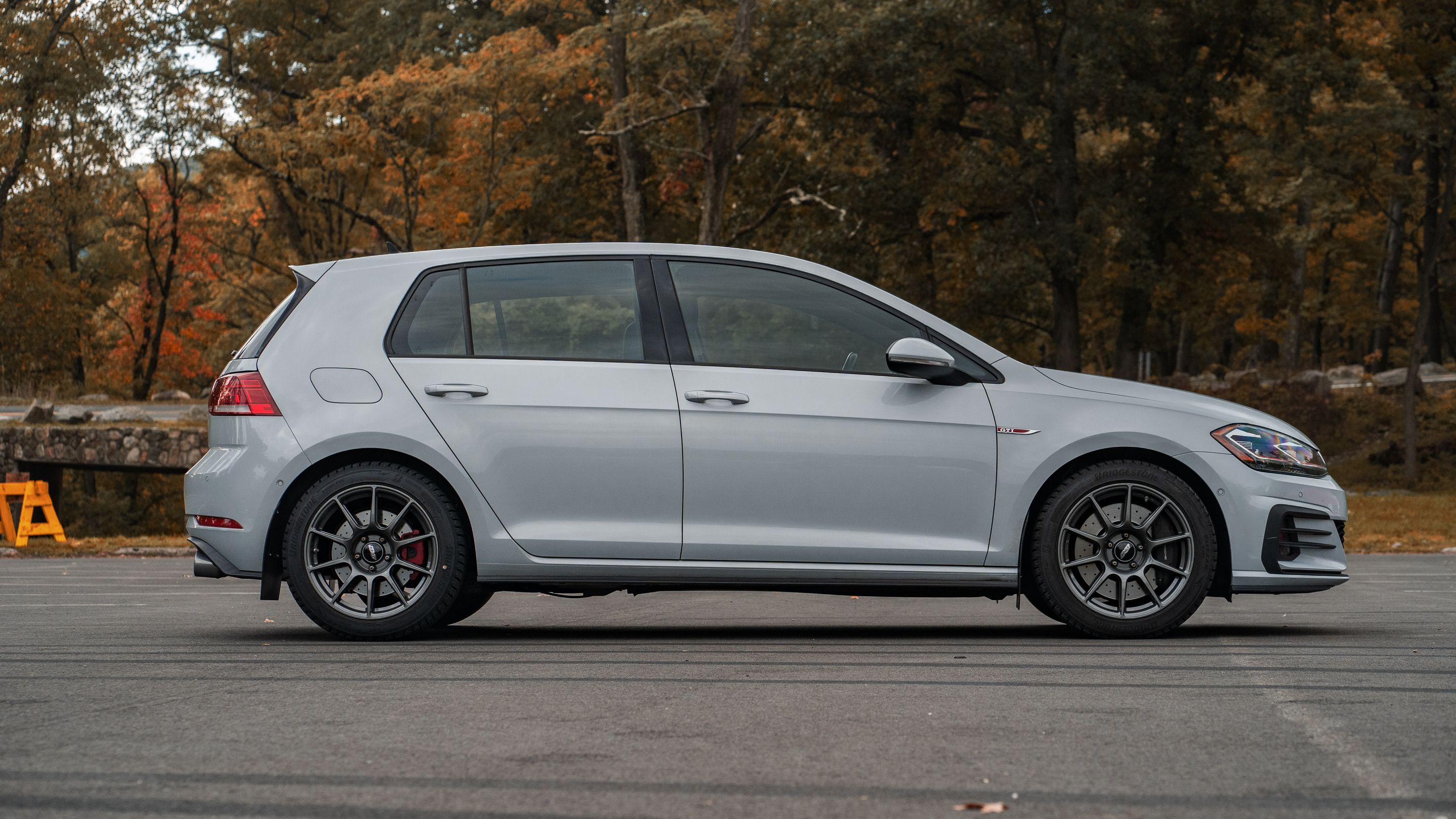 Grey VW MK7 GTI with 17" SM-10 Apex wheels in Anthracite